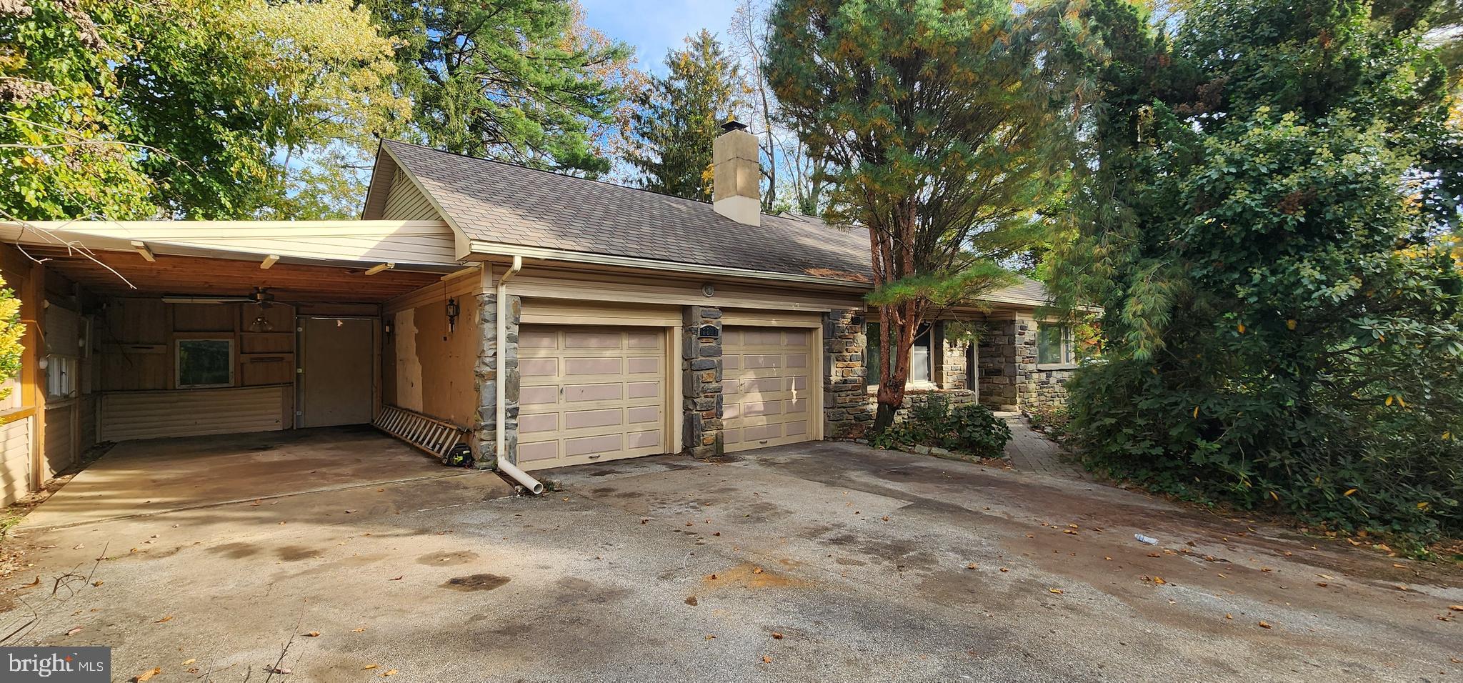 2211 Mary Ln