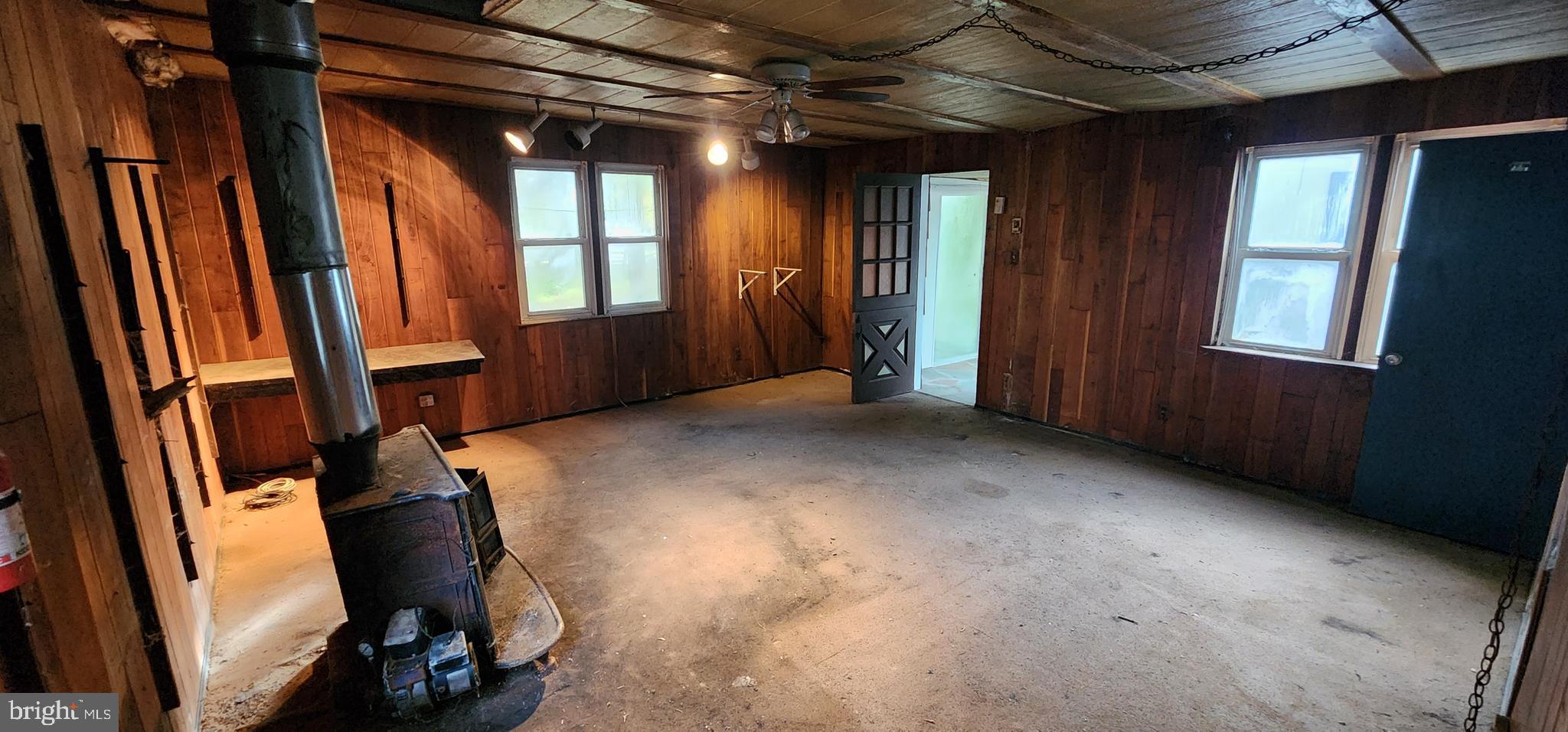 2211 Mary Ln