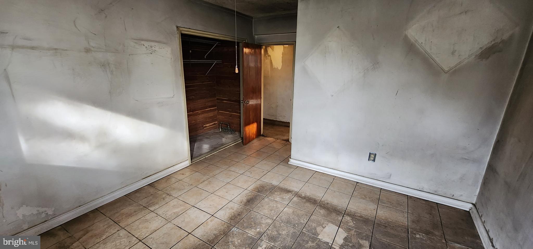 2211 Mary Ln