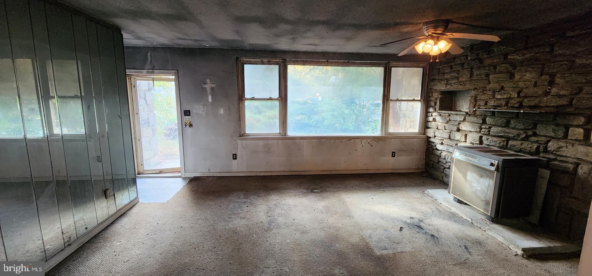 2211 Mary Ln