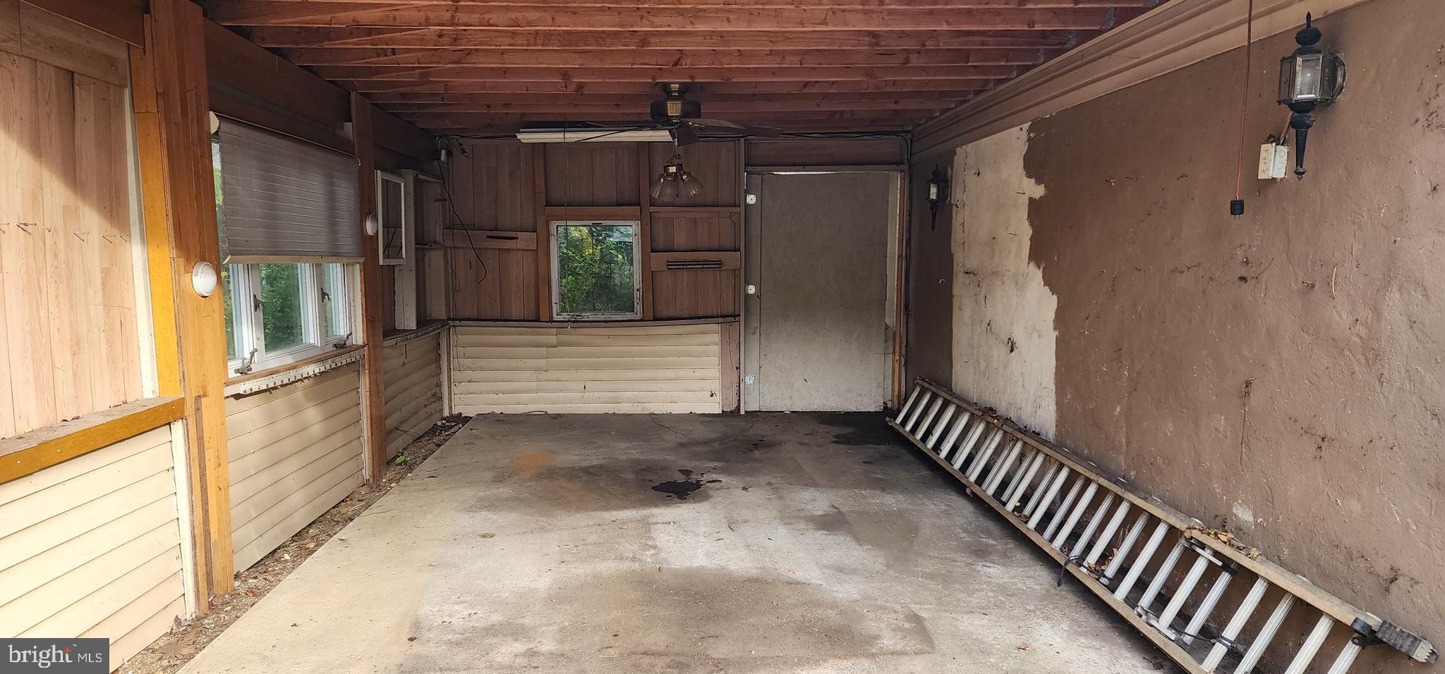 2211 Mary Ln