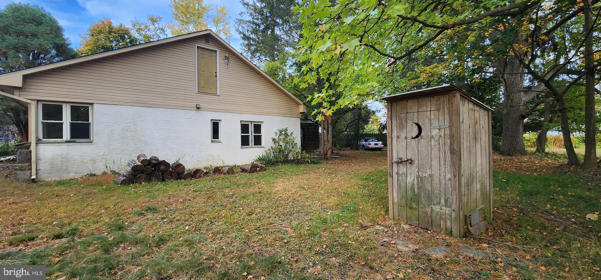 2211 Mary Ln