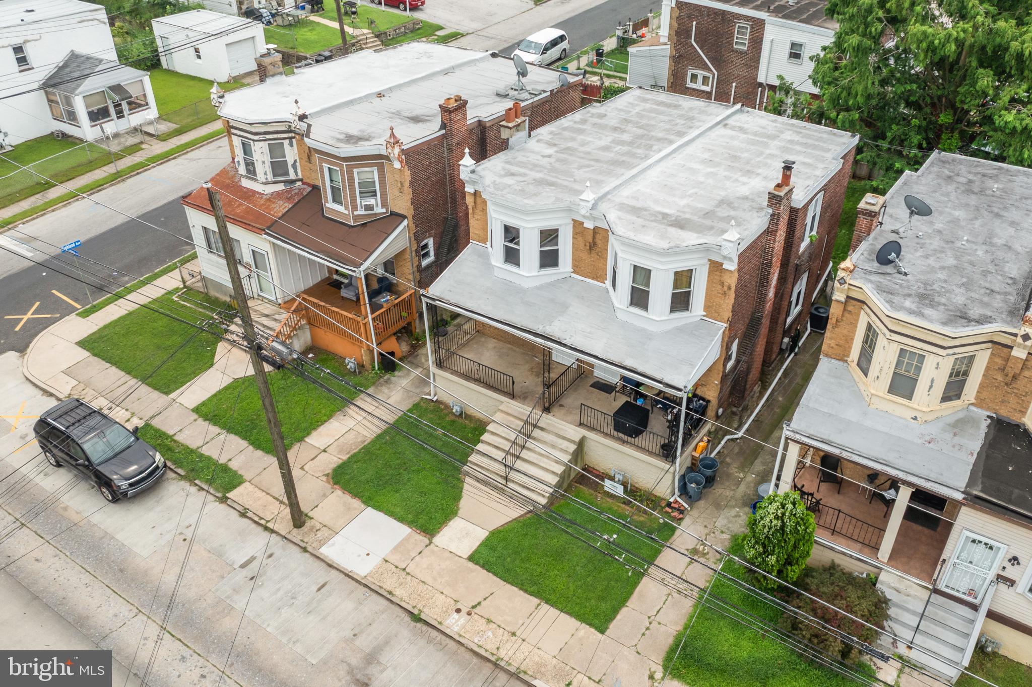 1104 Lawrence Ave