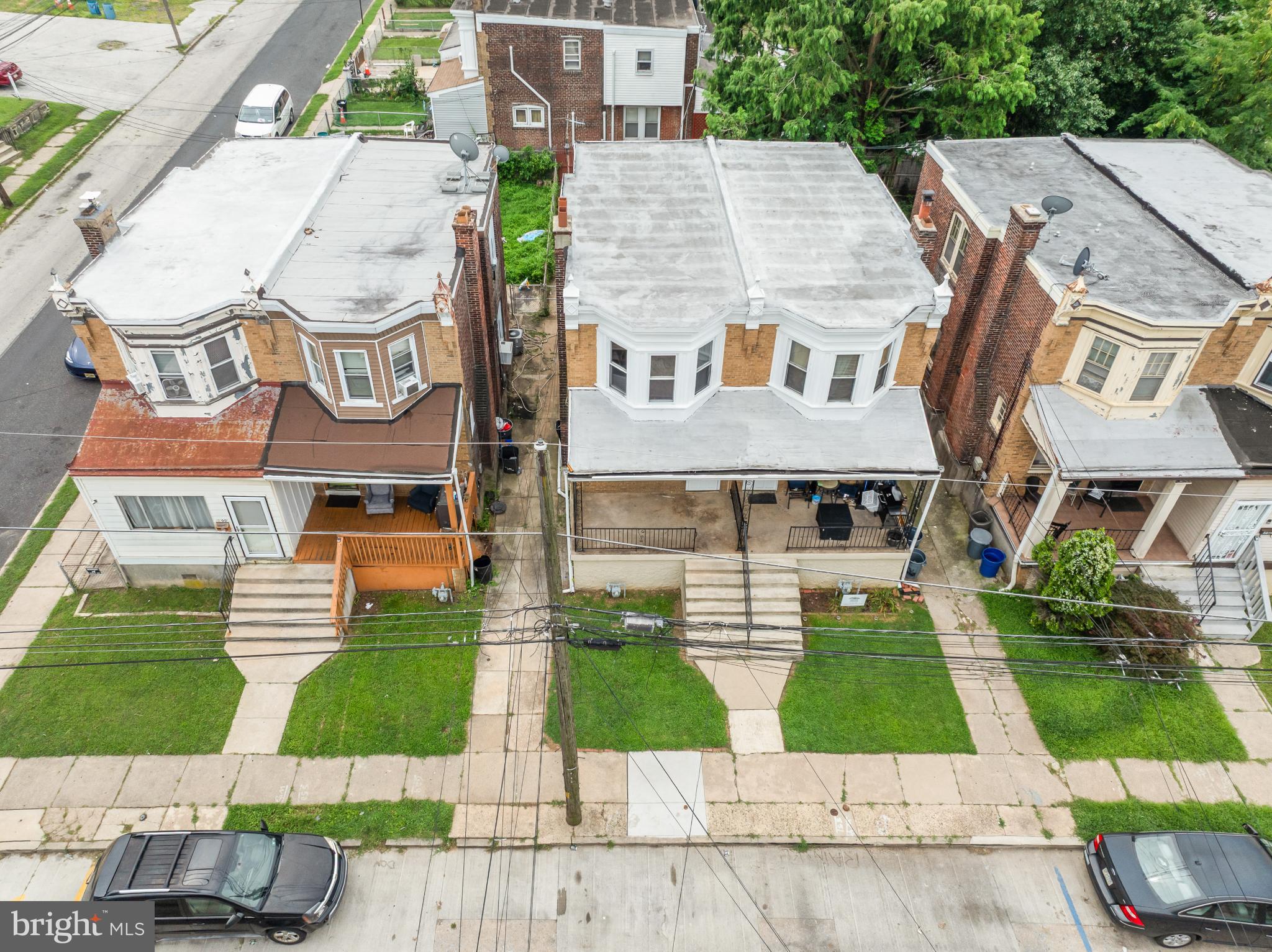 1104 Lawrence Ave
