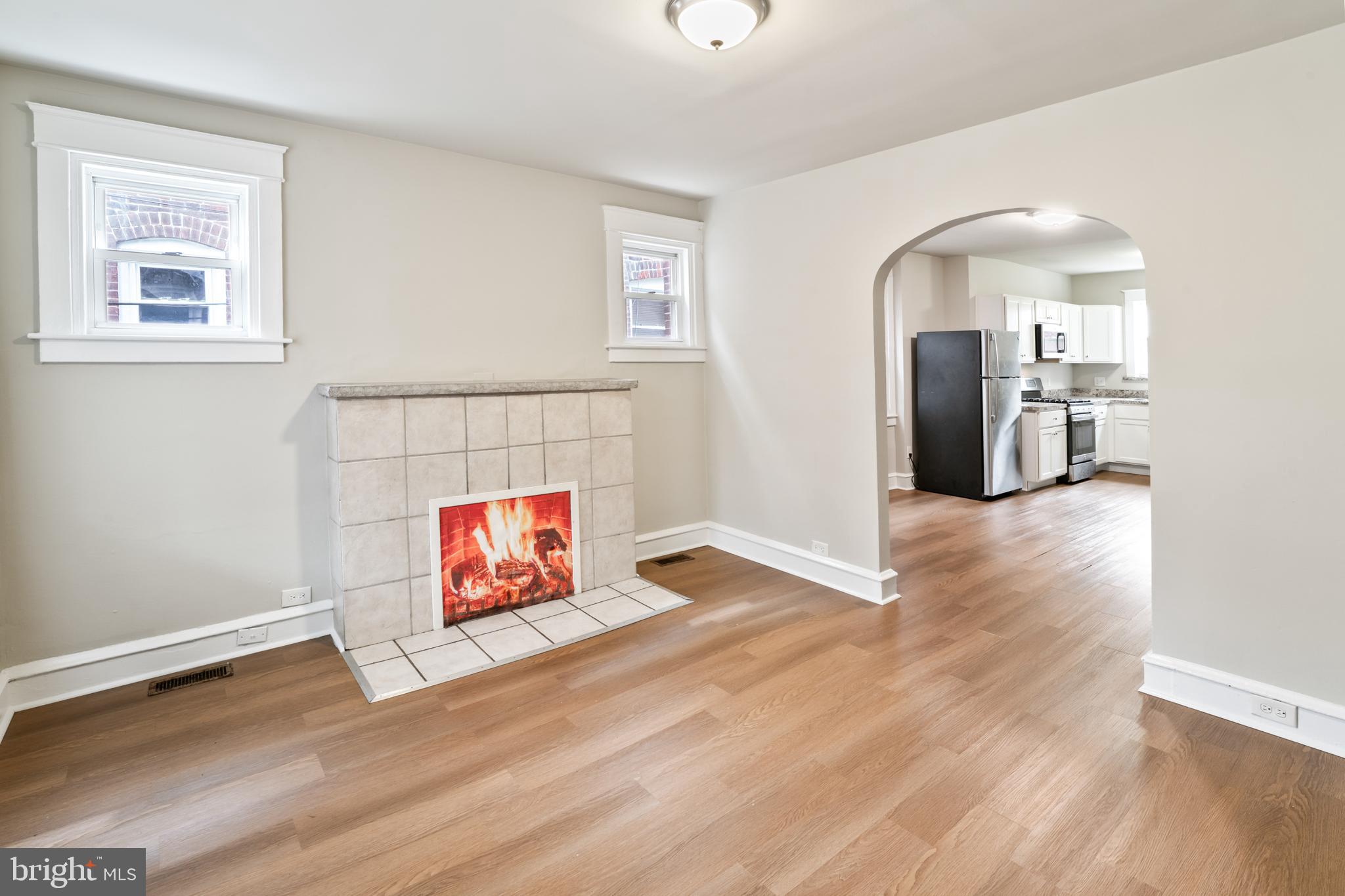 1104 Lawrence Ave