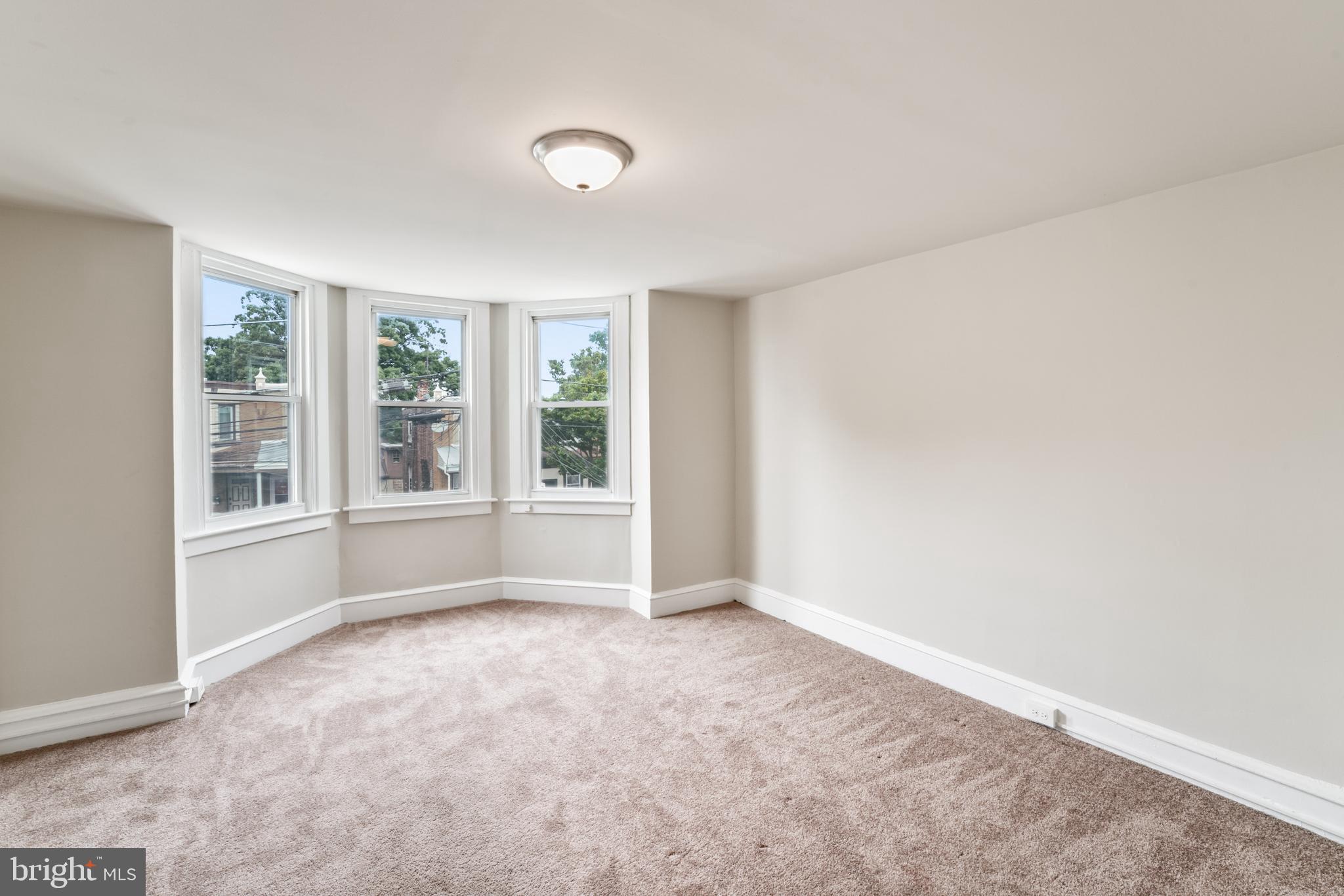 1104 Lawrence Ave