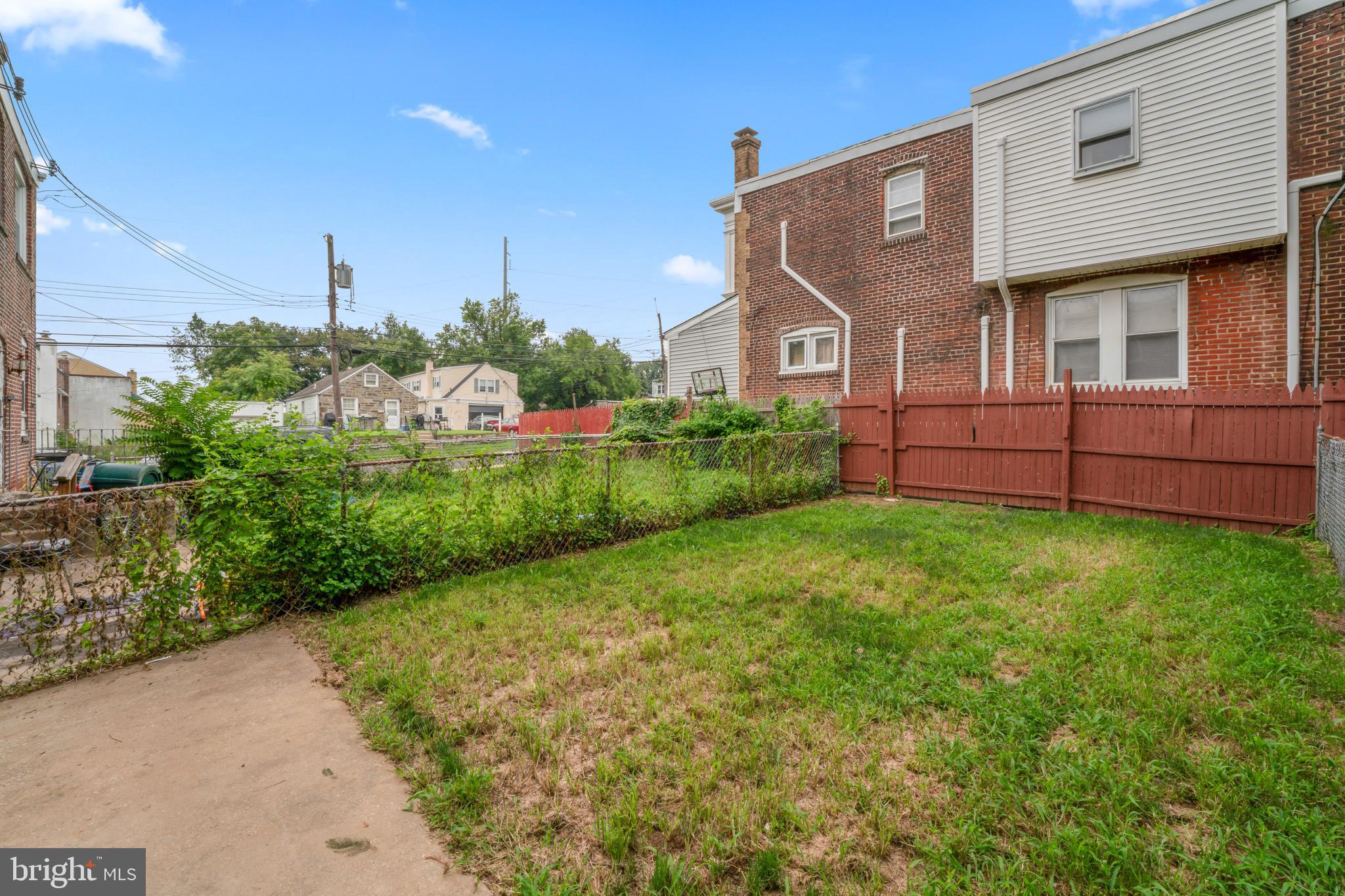 1104 Lawrence Ave