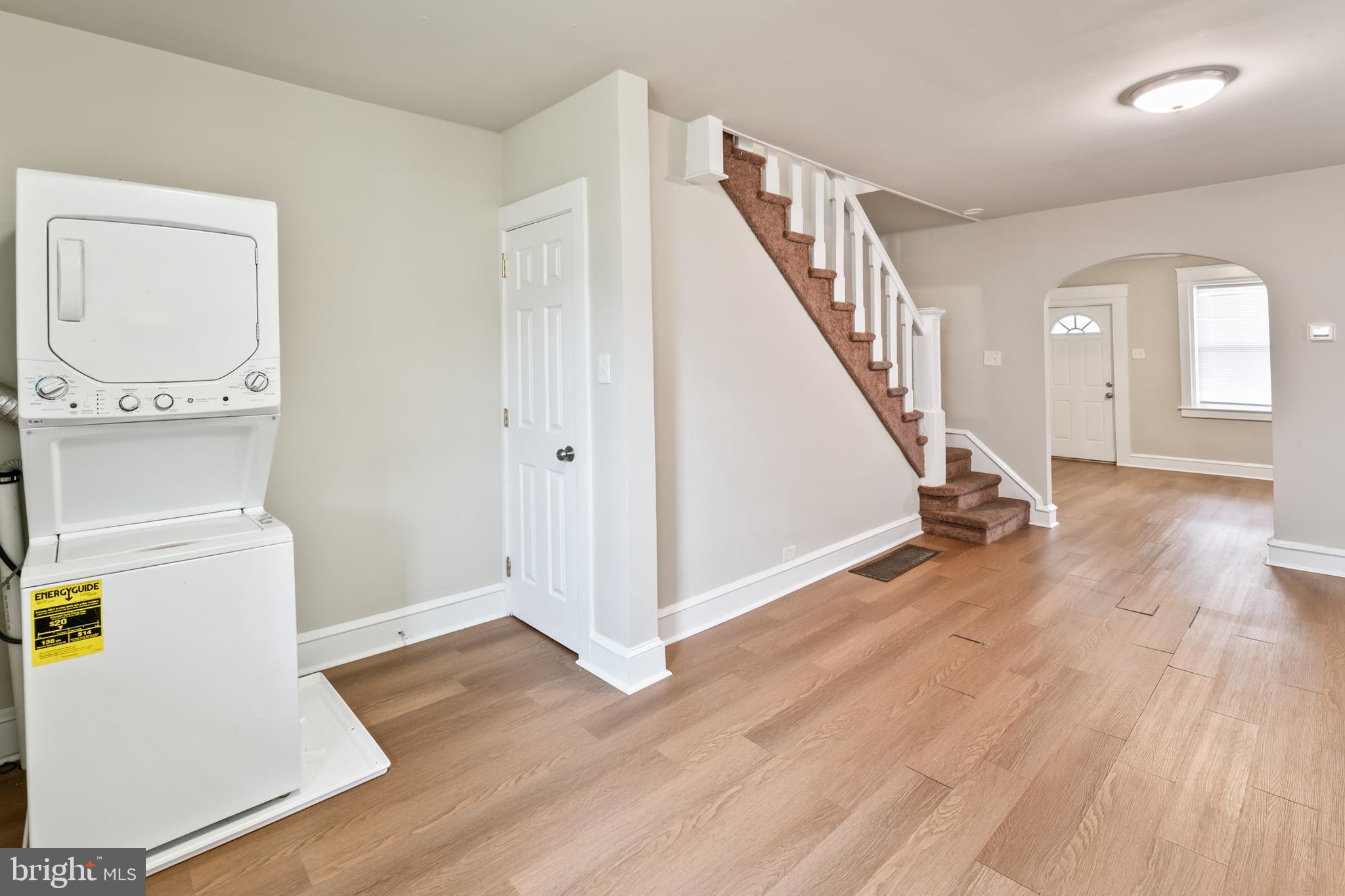 1104 Lawrence Ave