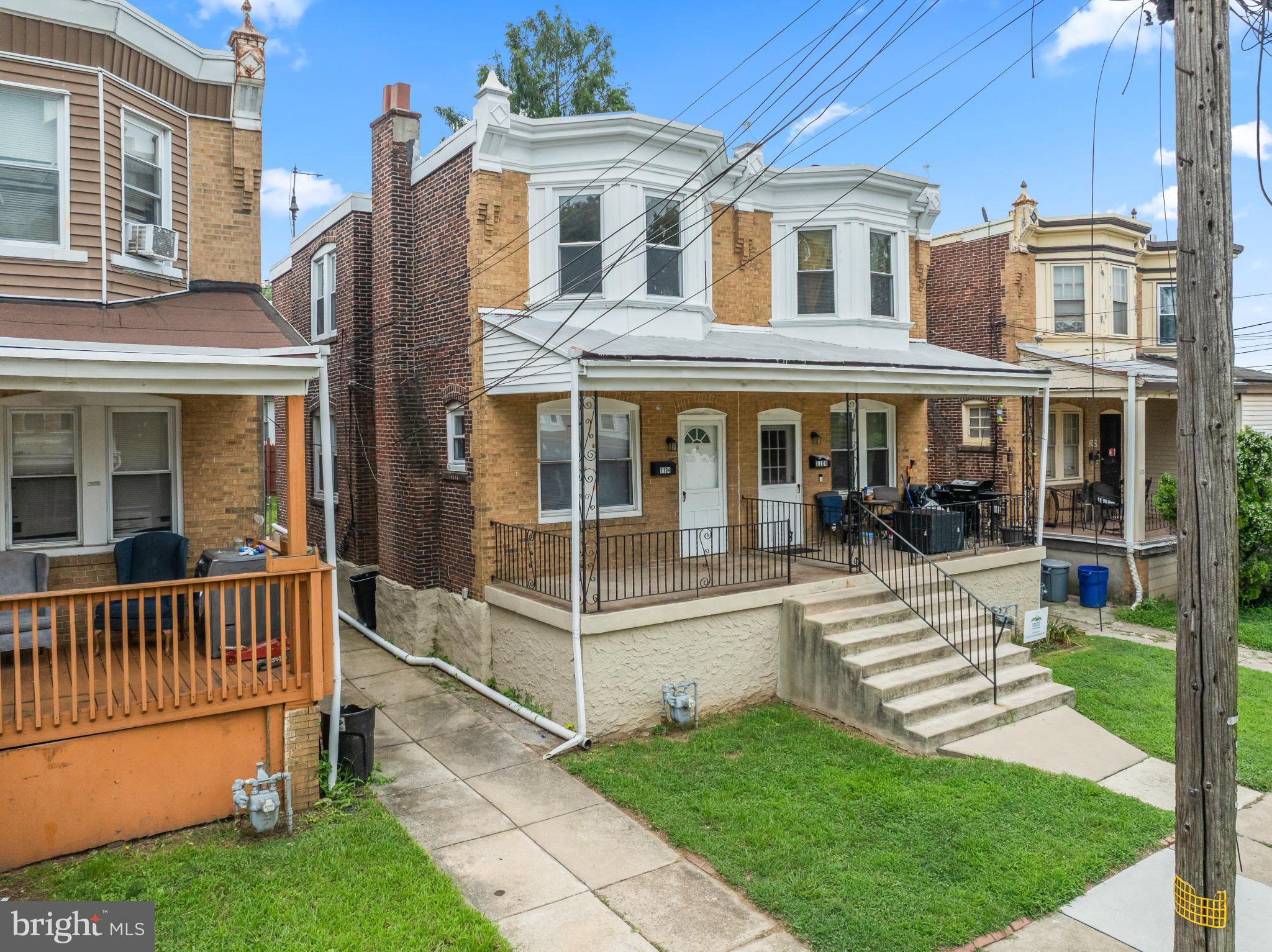 1104 Lawrence Ave