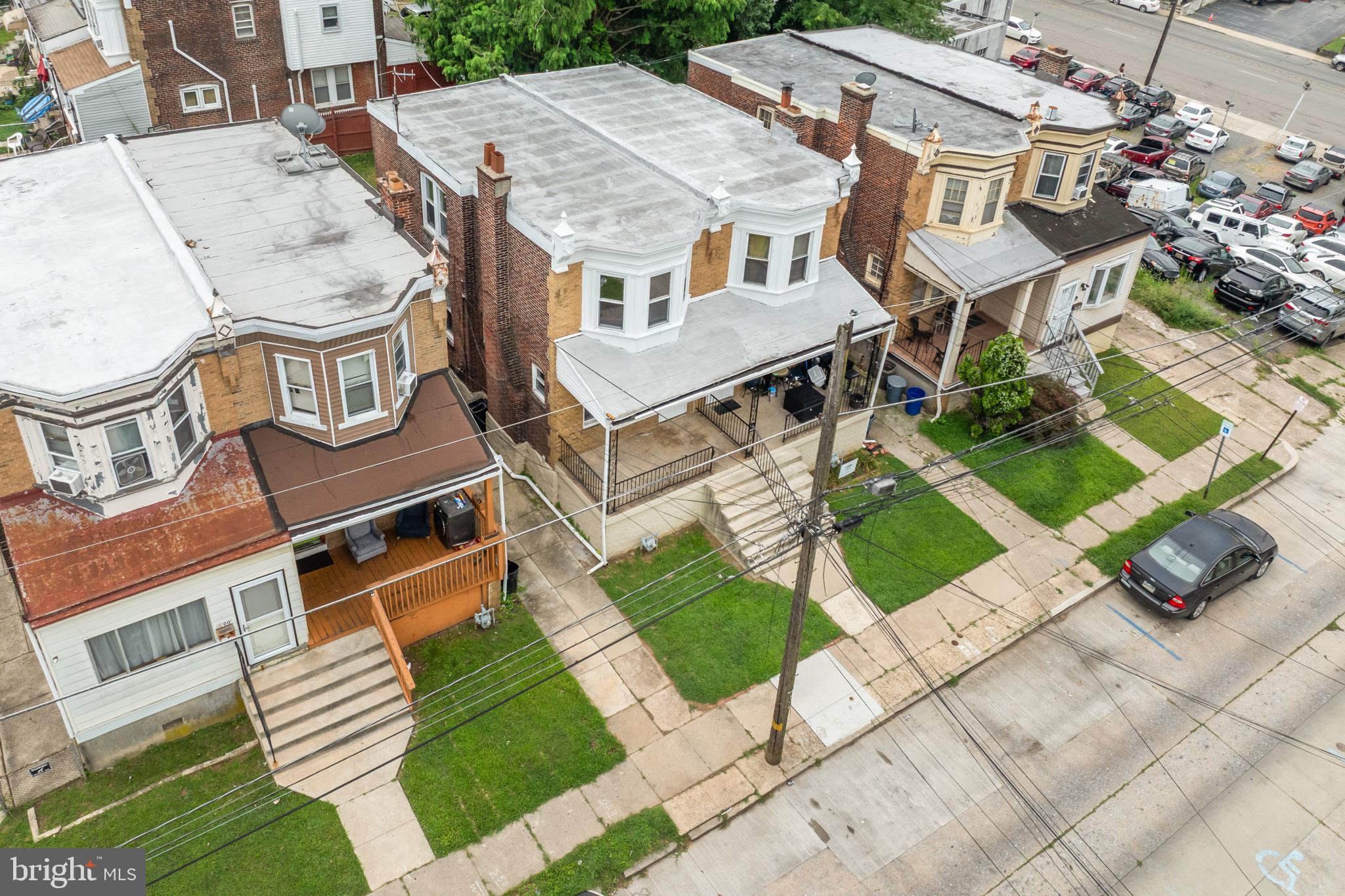 1104 Lawrence Ave