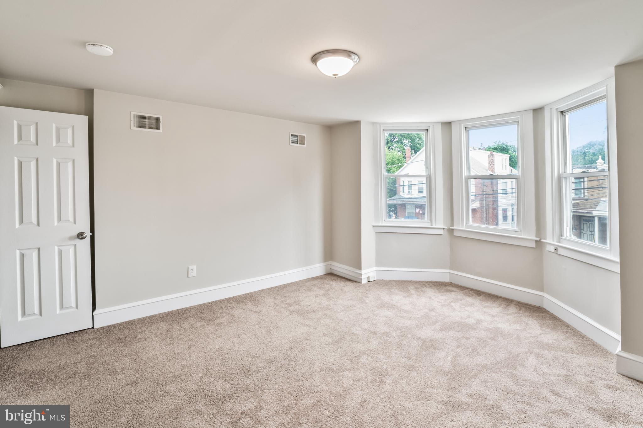 1104 Lawrence Ave