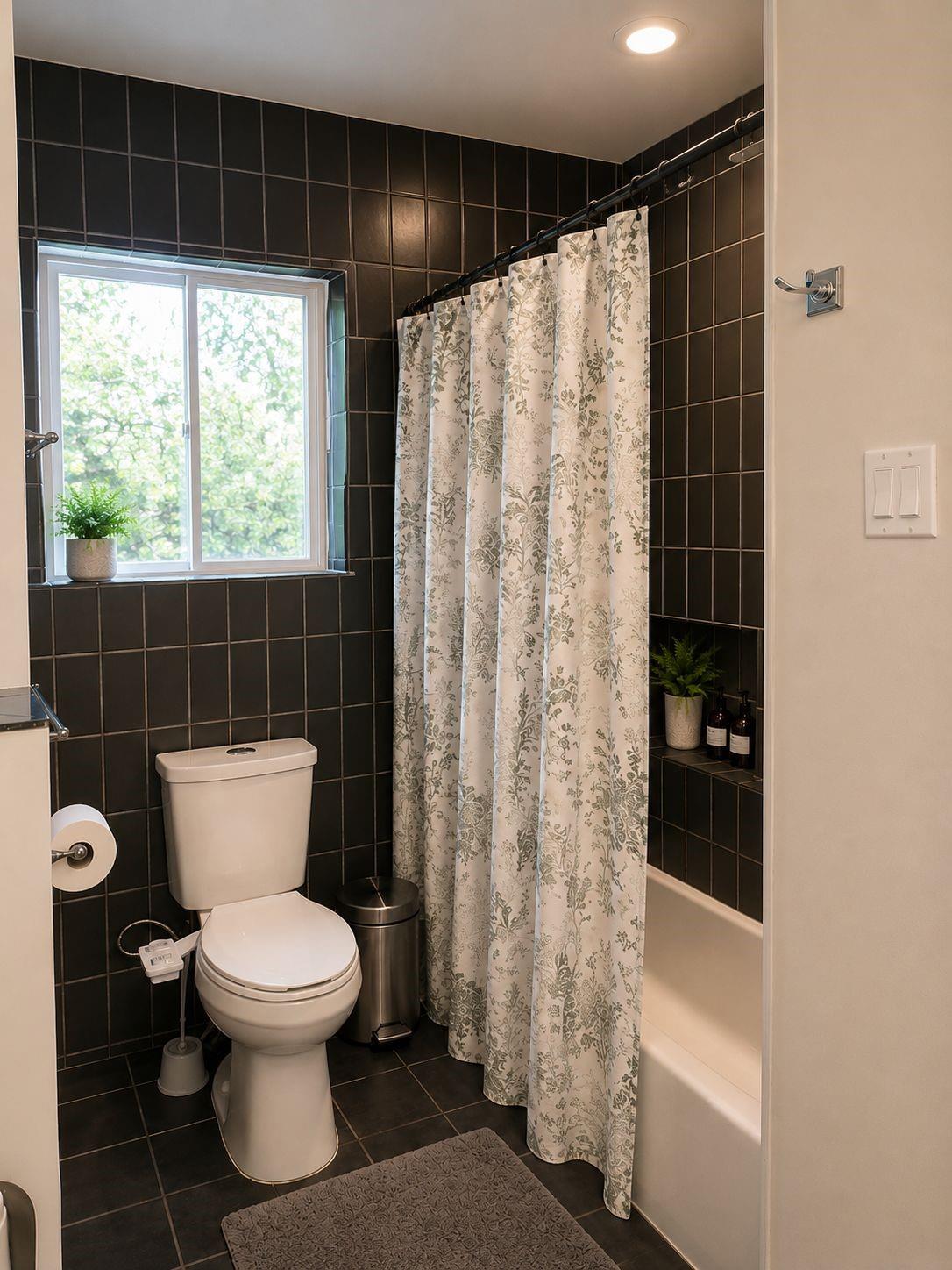 1524 Columbia Street Unit: Main
