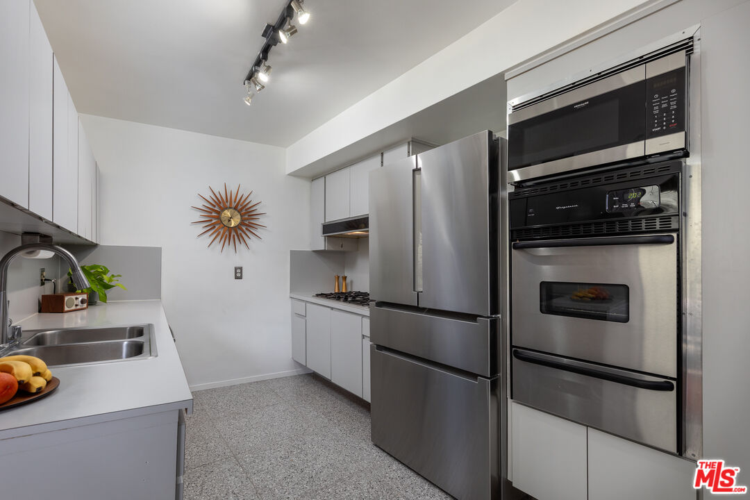 3625 Fredonia Dr Unit: 12