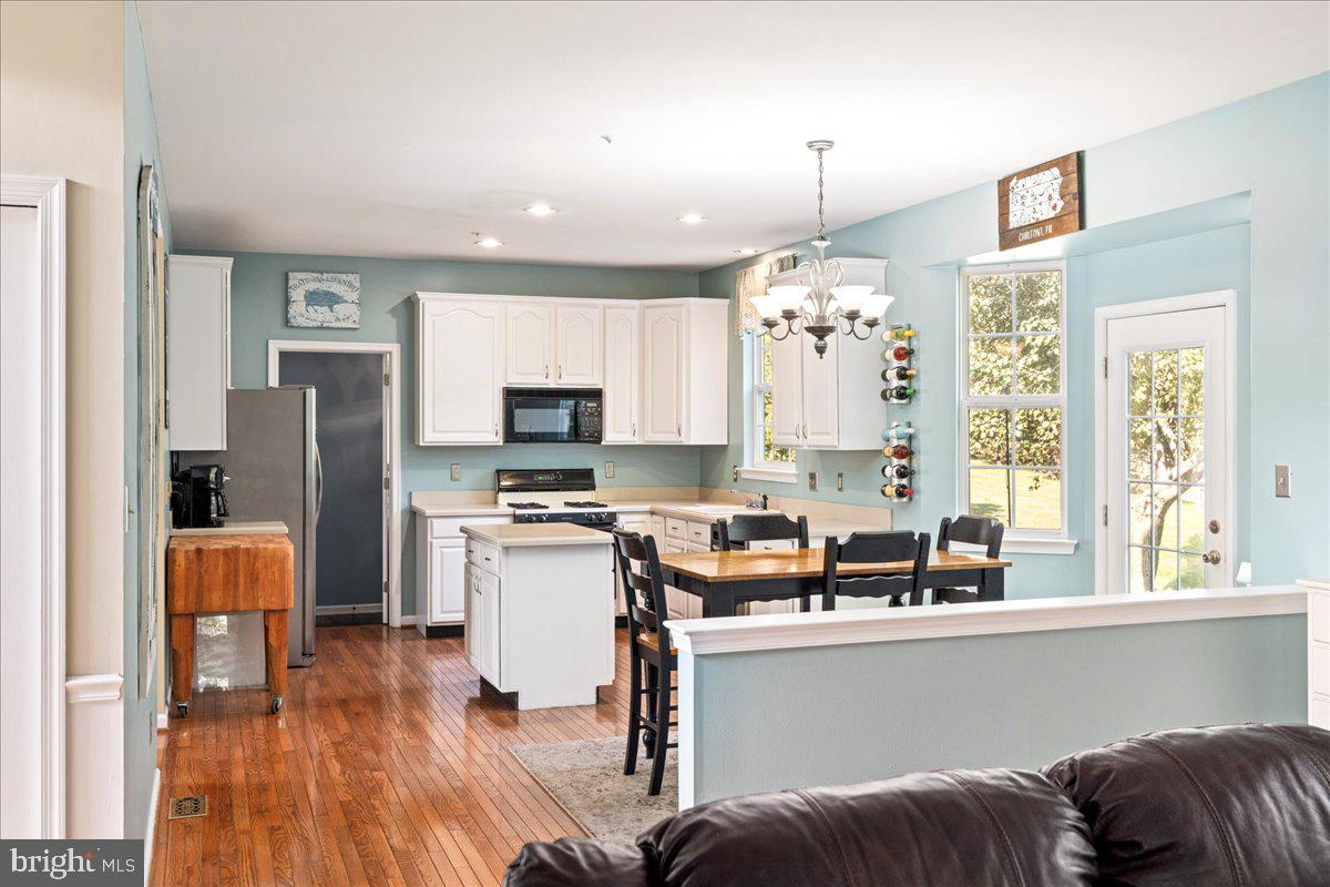 902 Red Coat Farm Dr