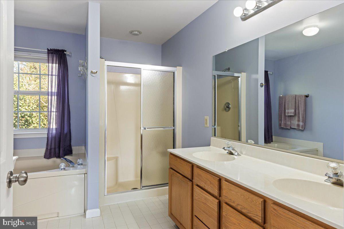 902 Red Coat Farm Dr