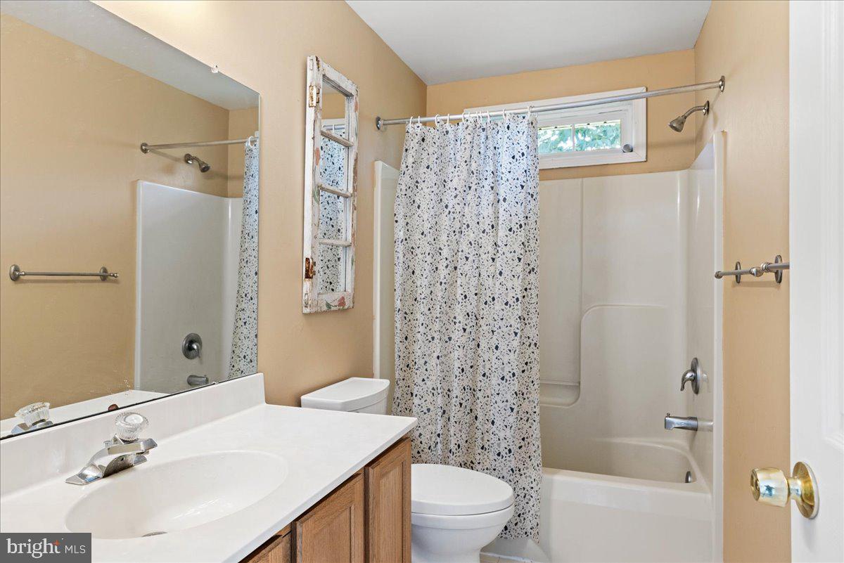 902 Red Coat Farm Dr