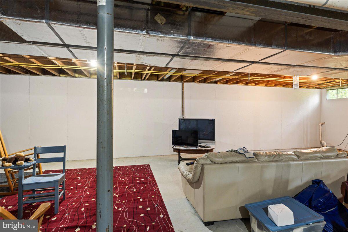 902 Red Coat Farm Dr