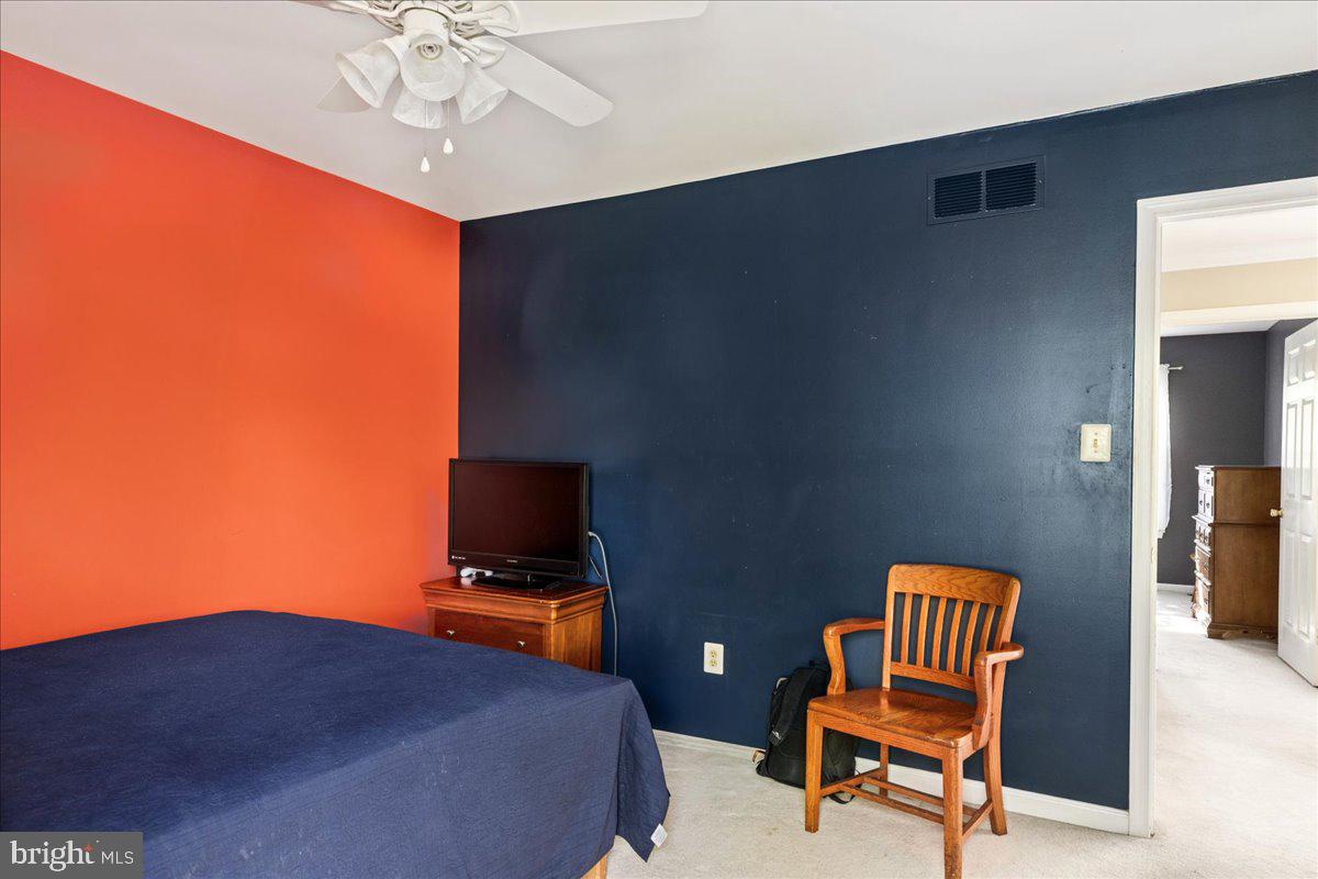 902 Red Coat Farm Dr