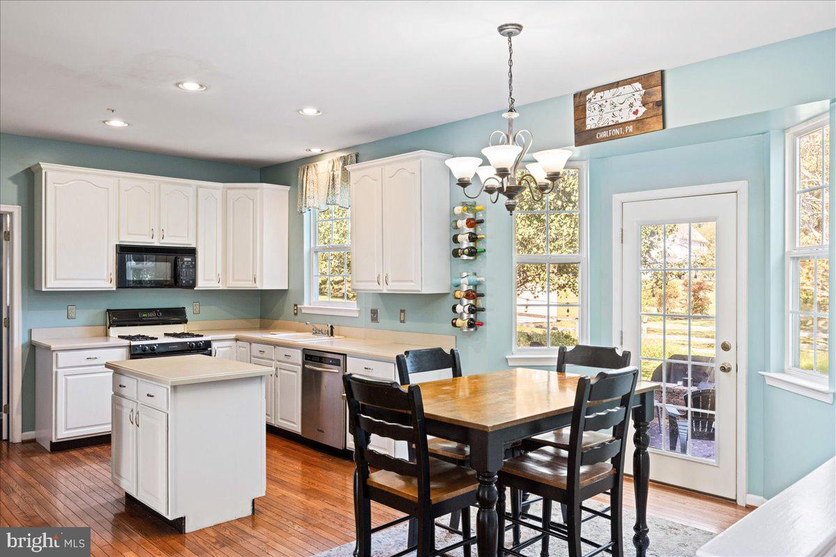 902 Red Coat Farm Dr