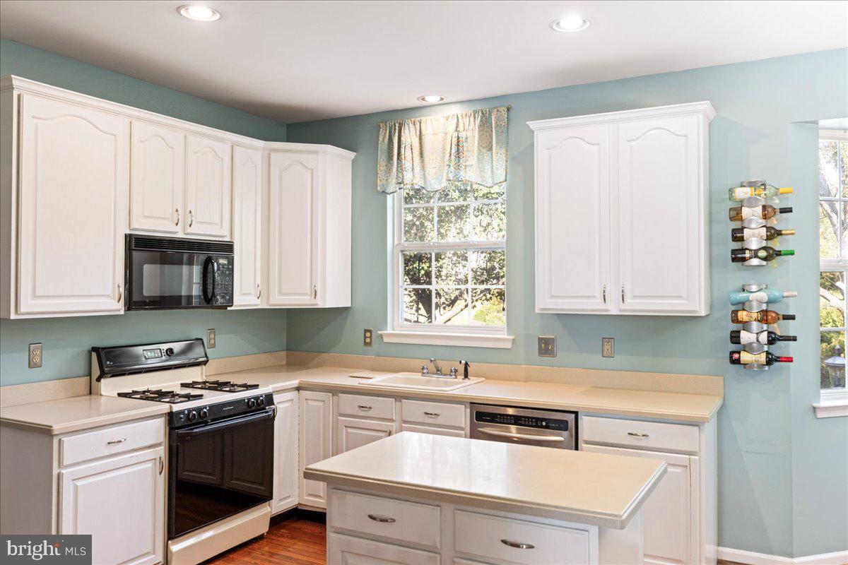 902 Red Coat Farm Dr