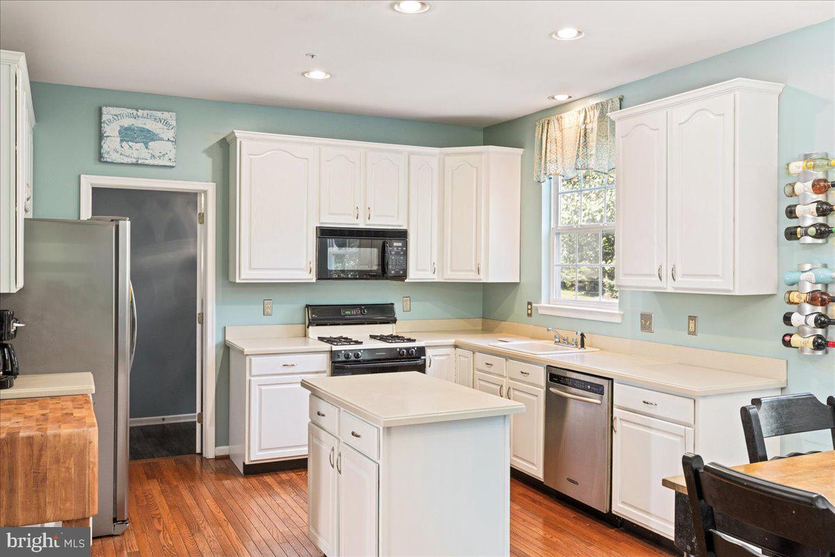 902 Red Coat Farm Dr