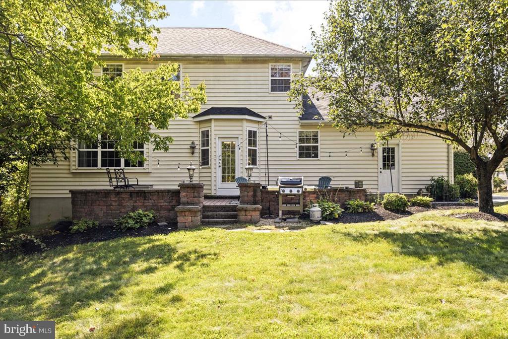 902 Red Coat Farm Dr