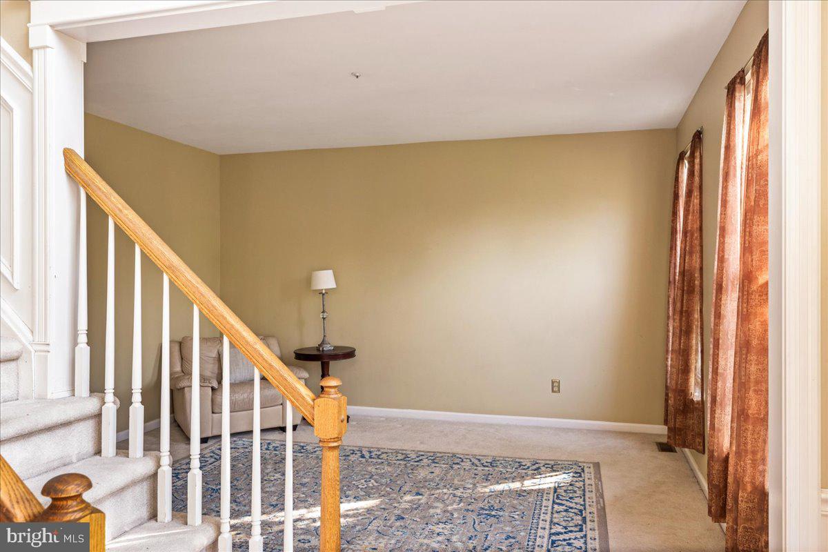 902 Red Coat Farm Dr