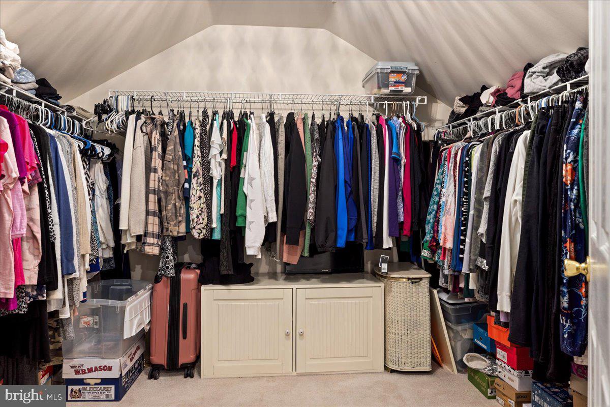 902 Red Coat Farm Dr