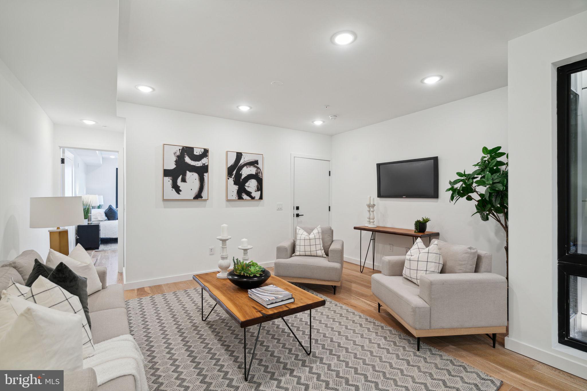 1623 Christian St #5
