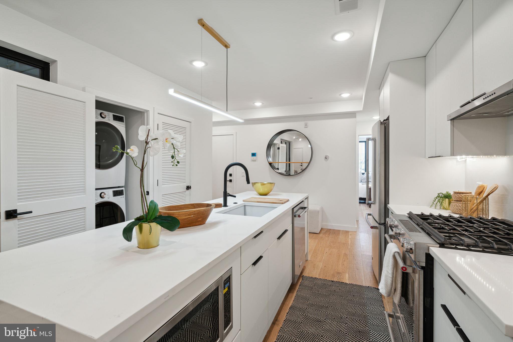 1623 Christian St #5