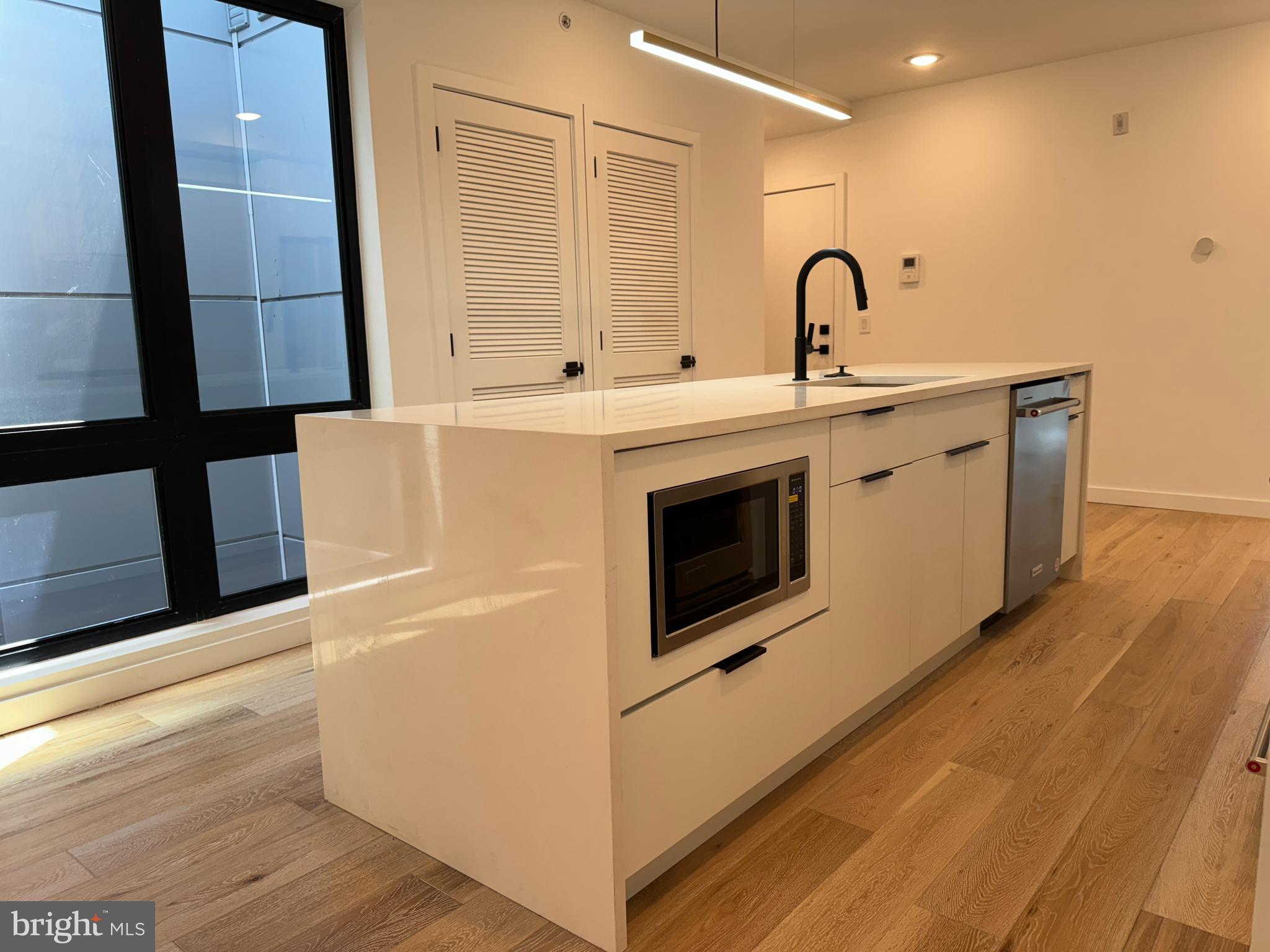 1623 CHRISTIAN ST #PH