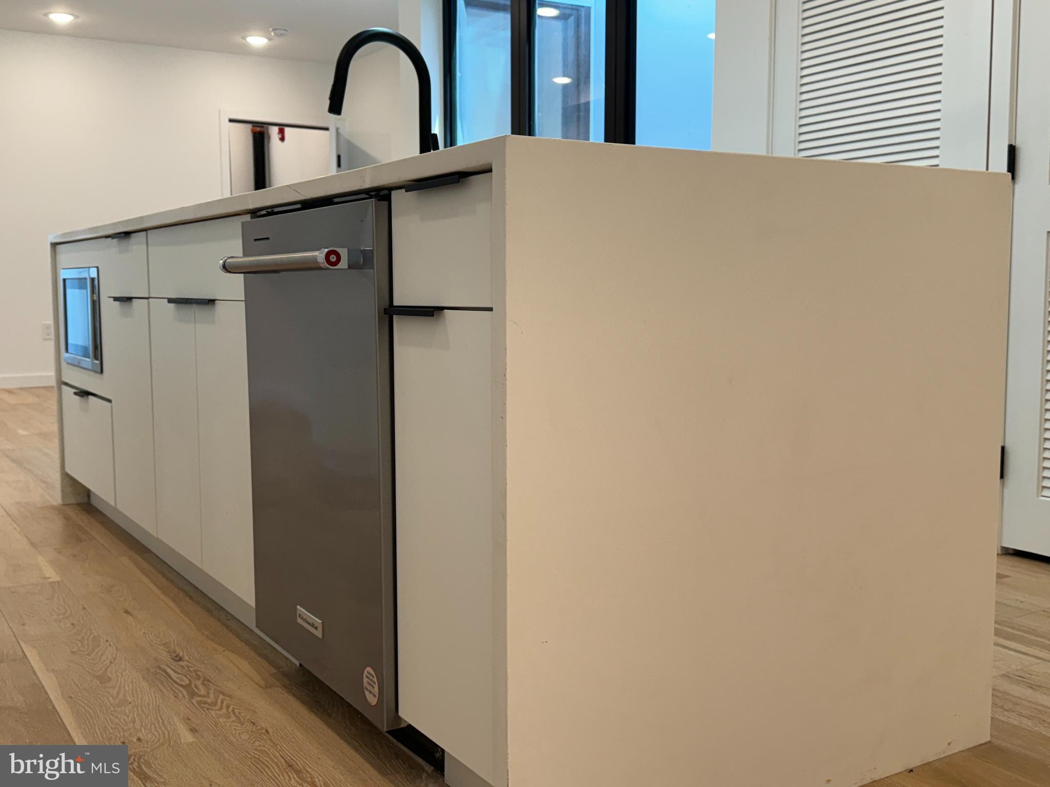 1623 CHRISTIAN ST #PH