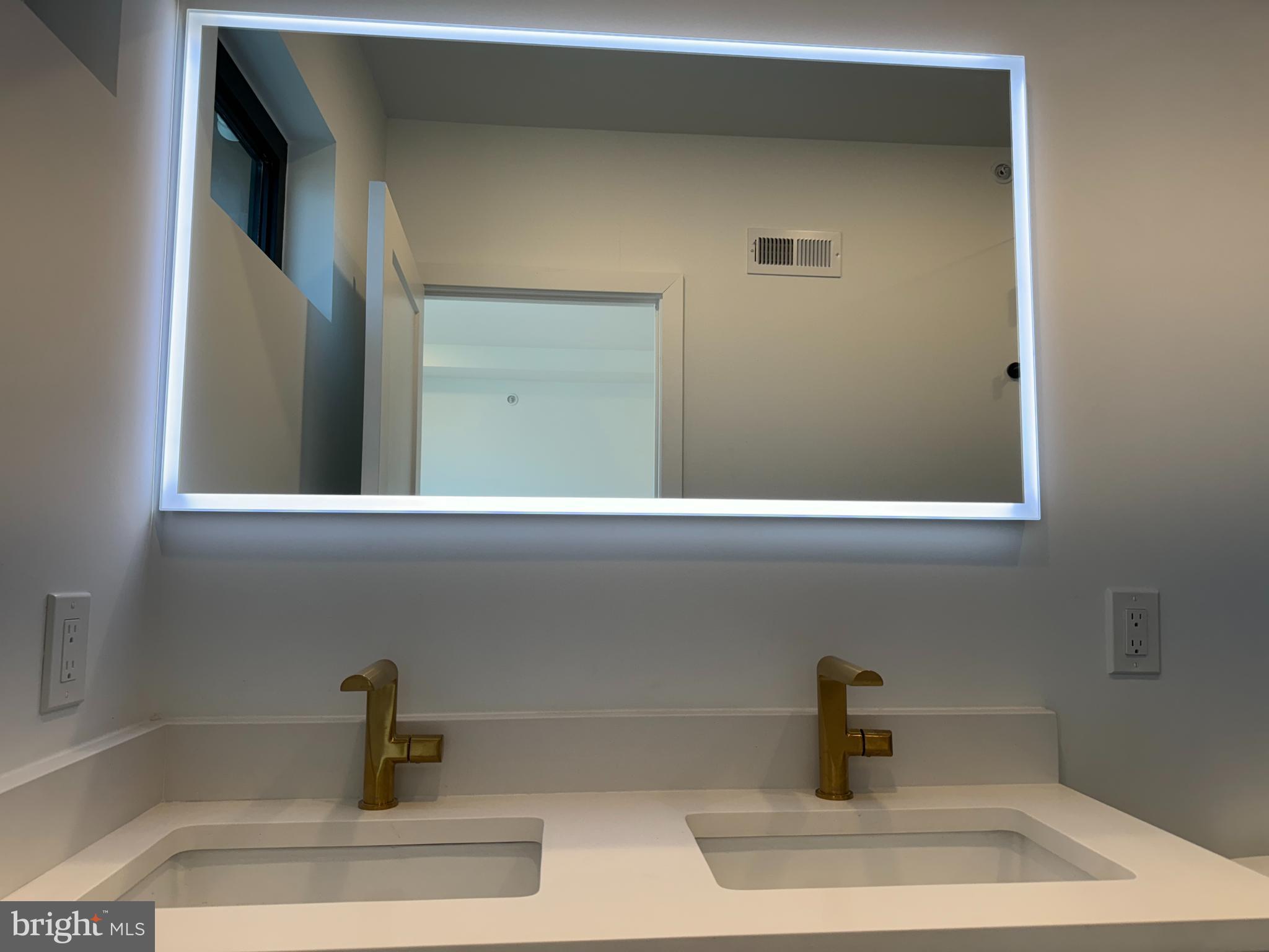 1623 CHRISTIAN ST #PH