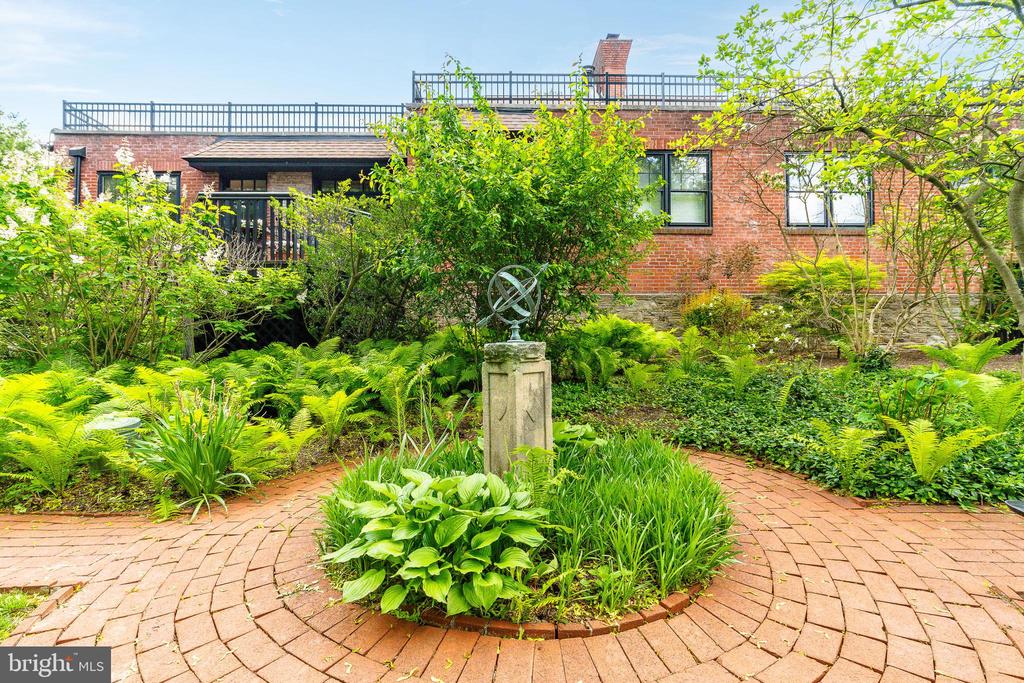 403 E Evergreen Ave #C
