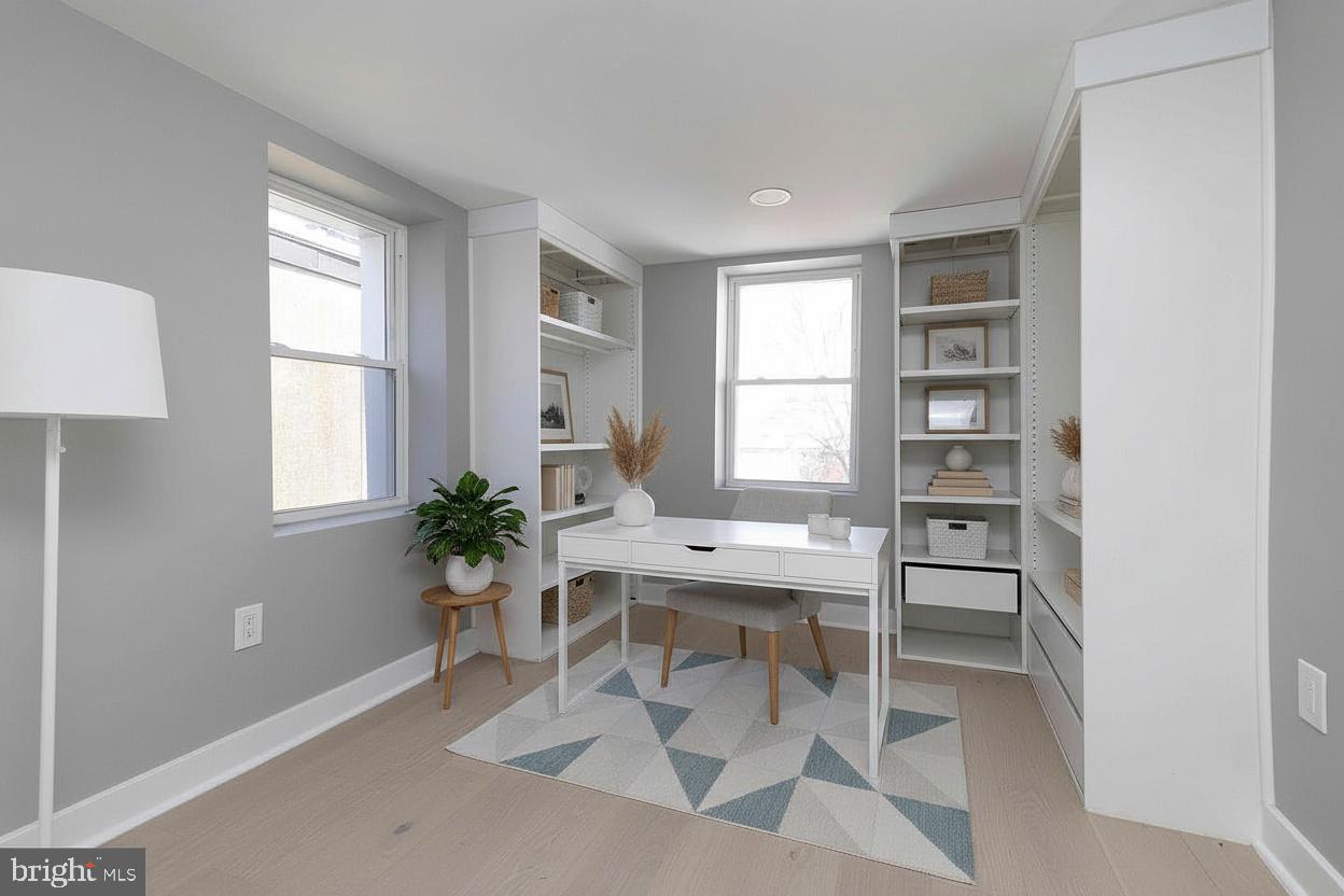 1725 W THOMPSON STREET