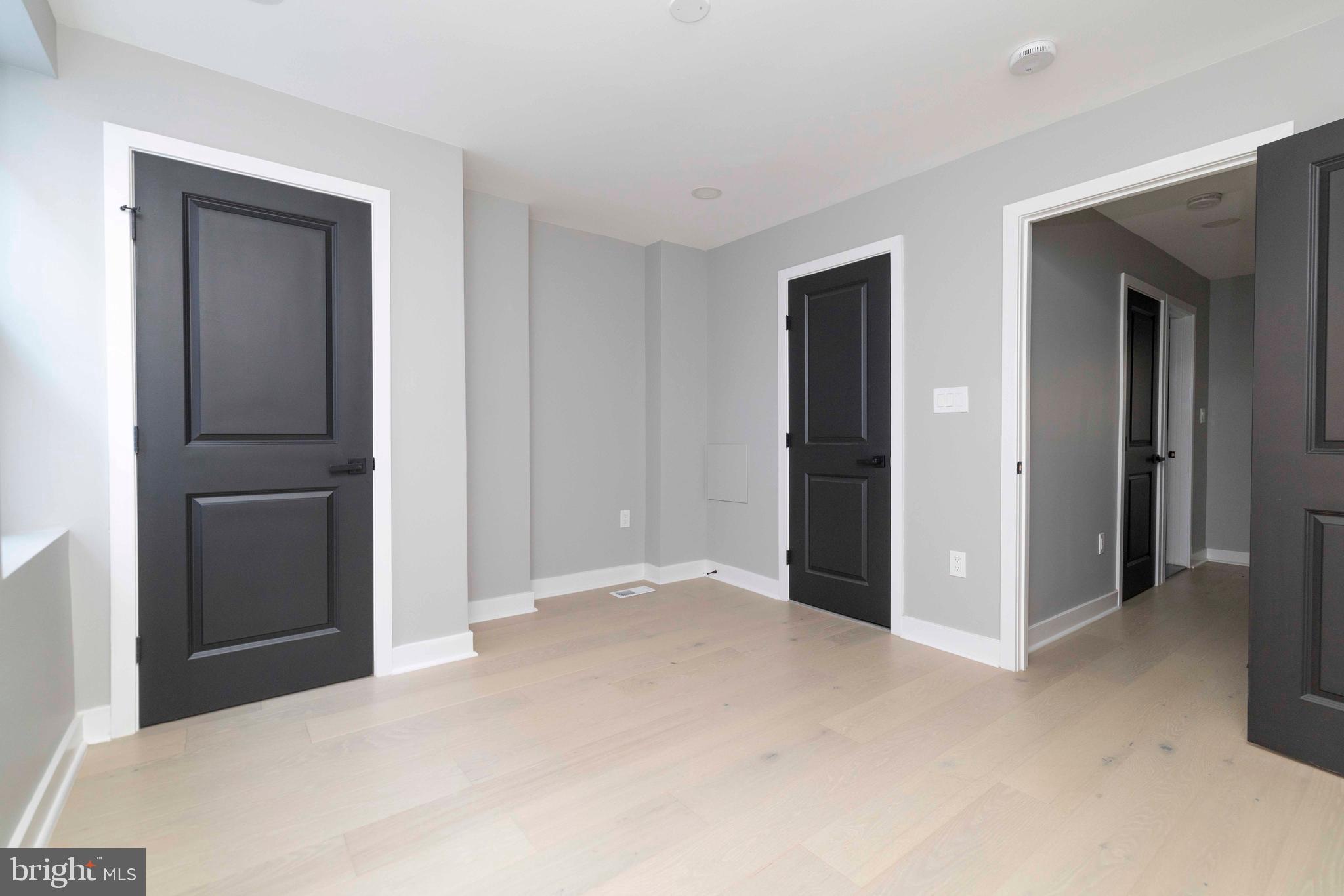 1725 W THOMPSON STREET