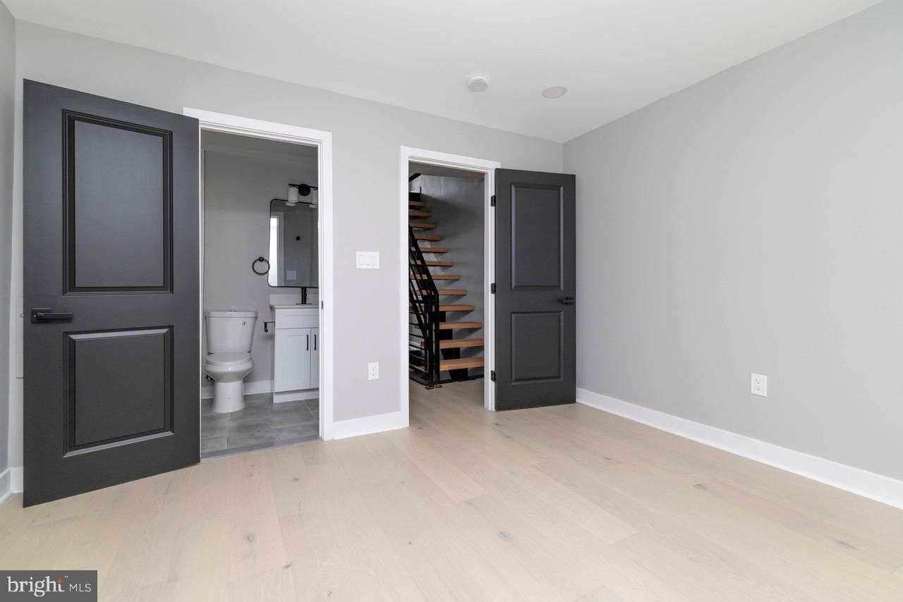 1725 W THOMPSON STREET