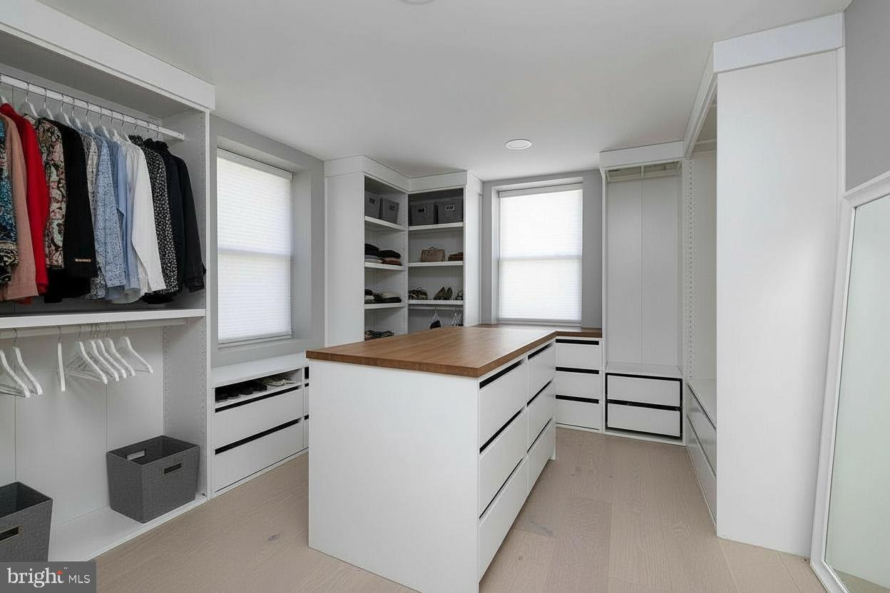 1725 W THOMPSON STREET