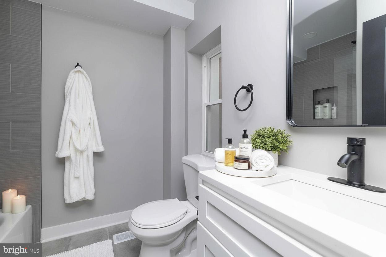 1725 W THOMPSON STREET