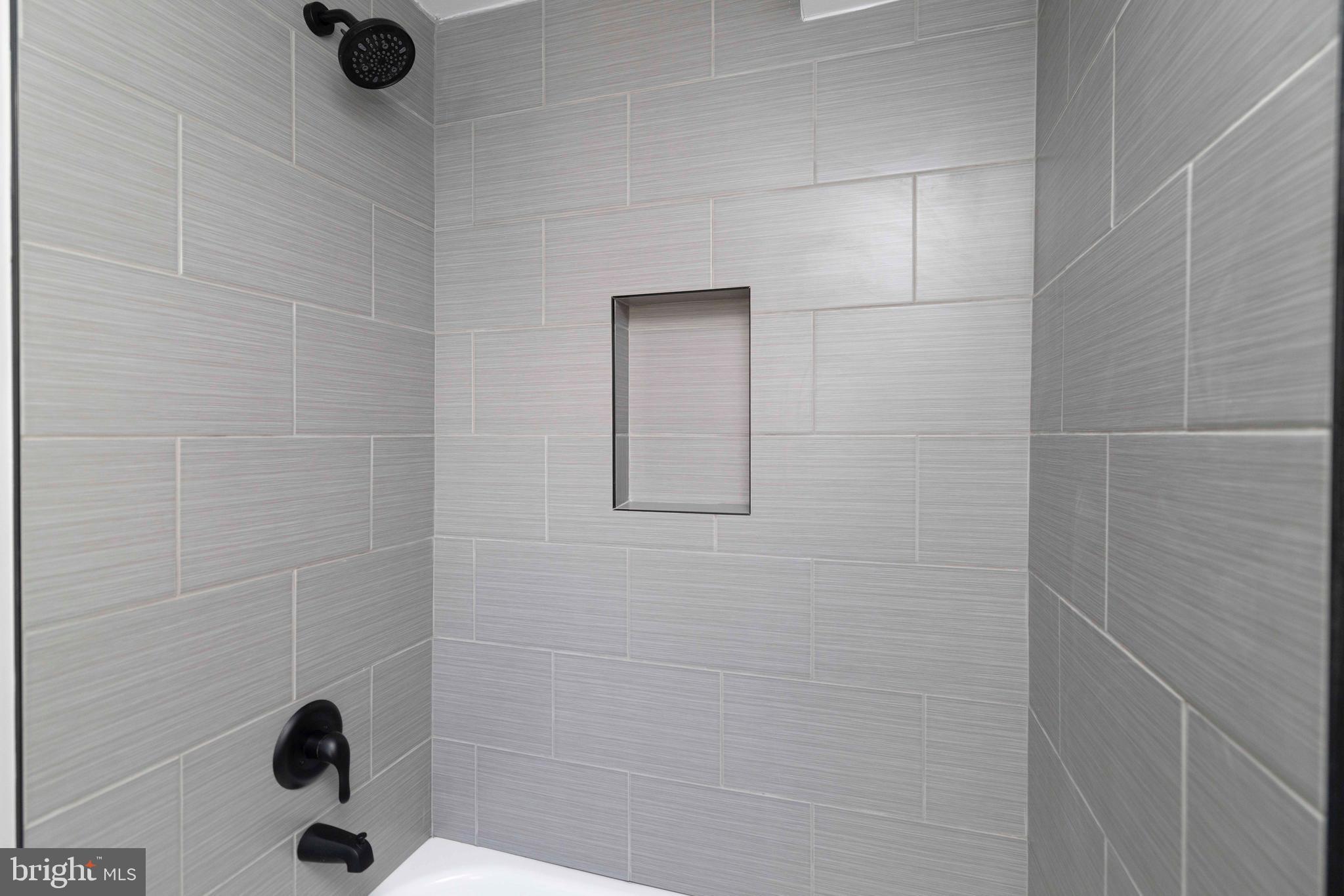 1725 W THOMPSON STREET