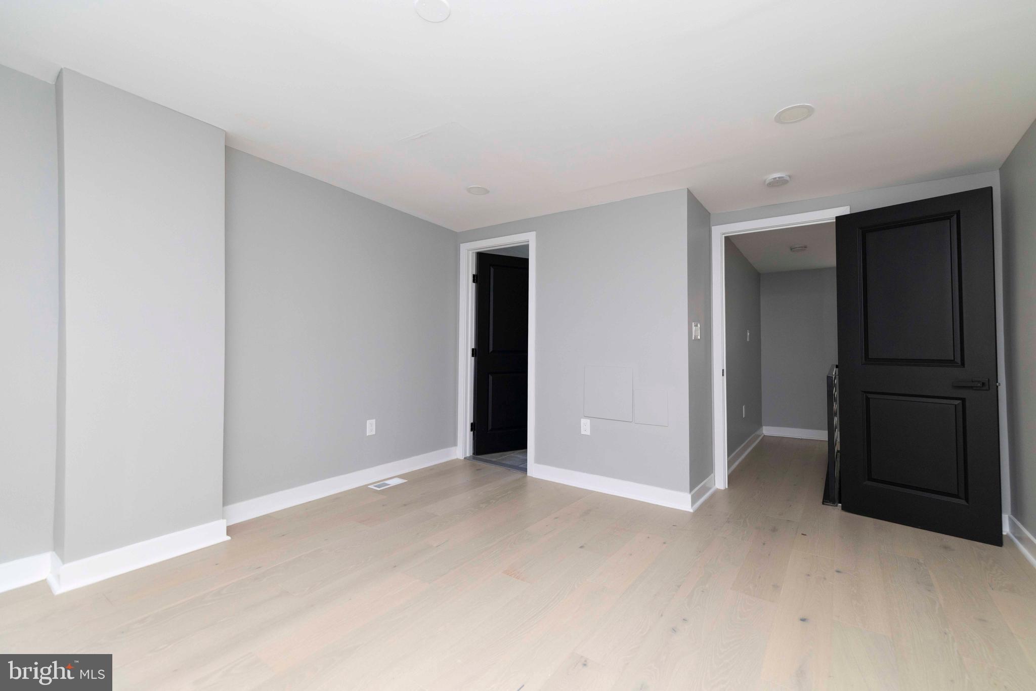 1725 W THOMPSON STREET