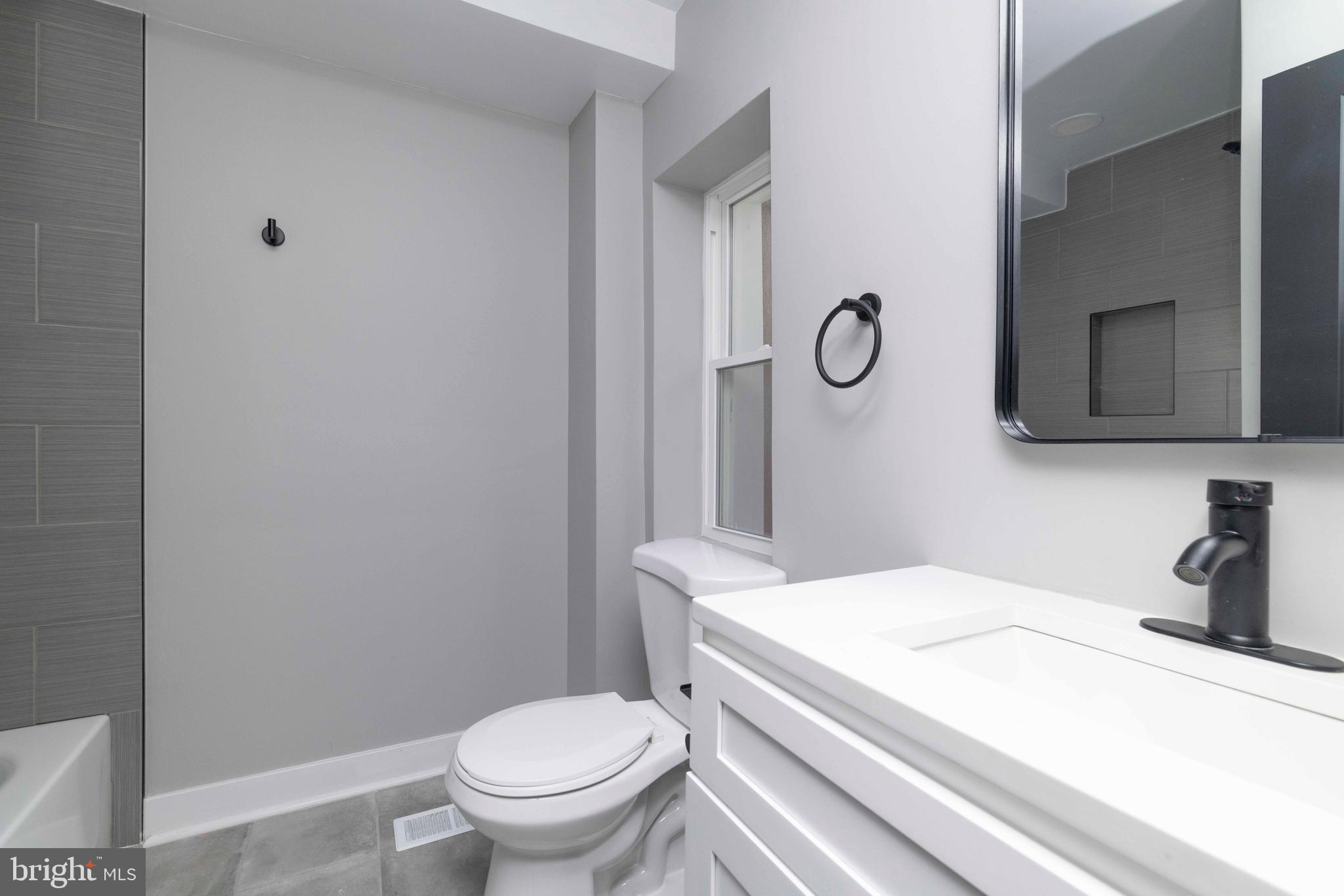 1725 W THOMPSON STREET