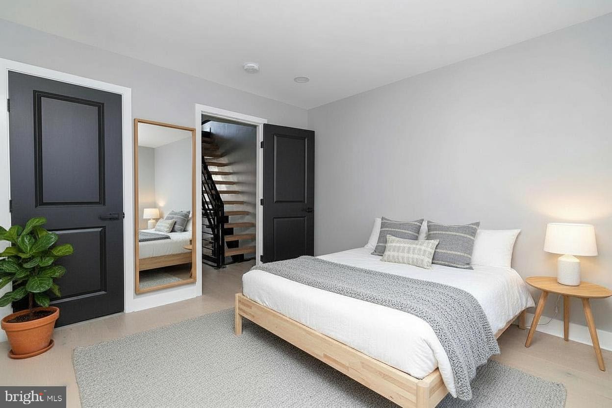 1725 W THOMPSON STREET