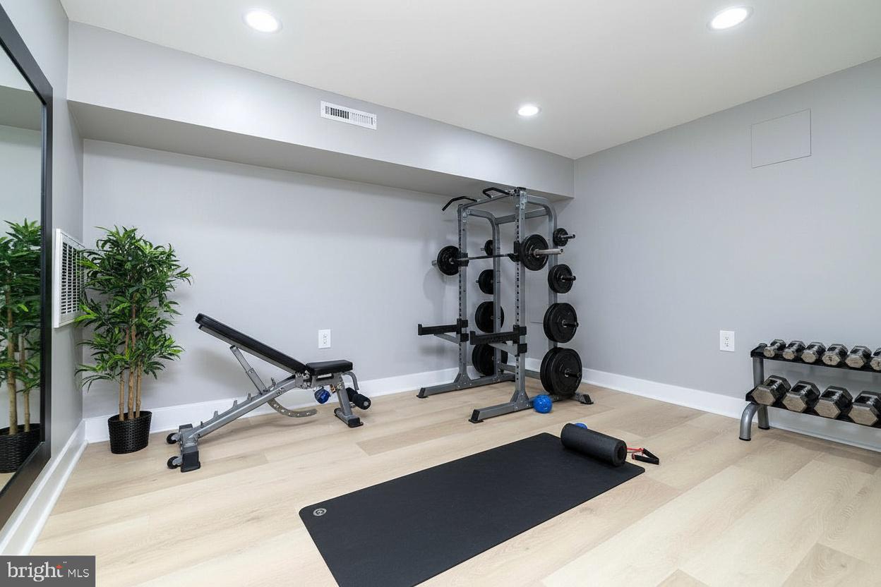 1725 W THOMPSON STREET