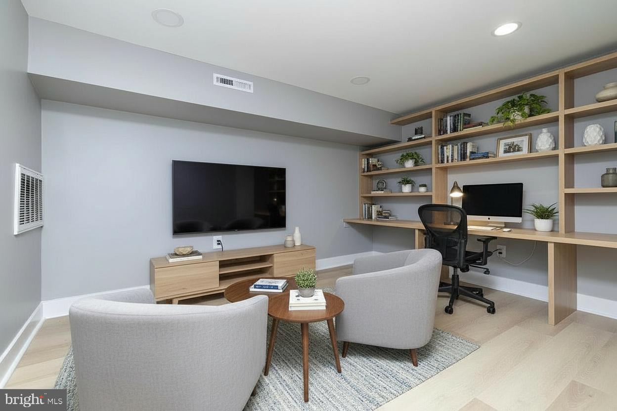 1725 W THOMPSON STREET