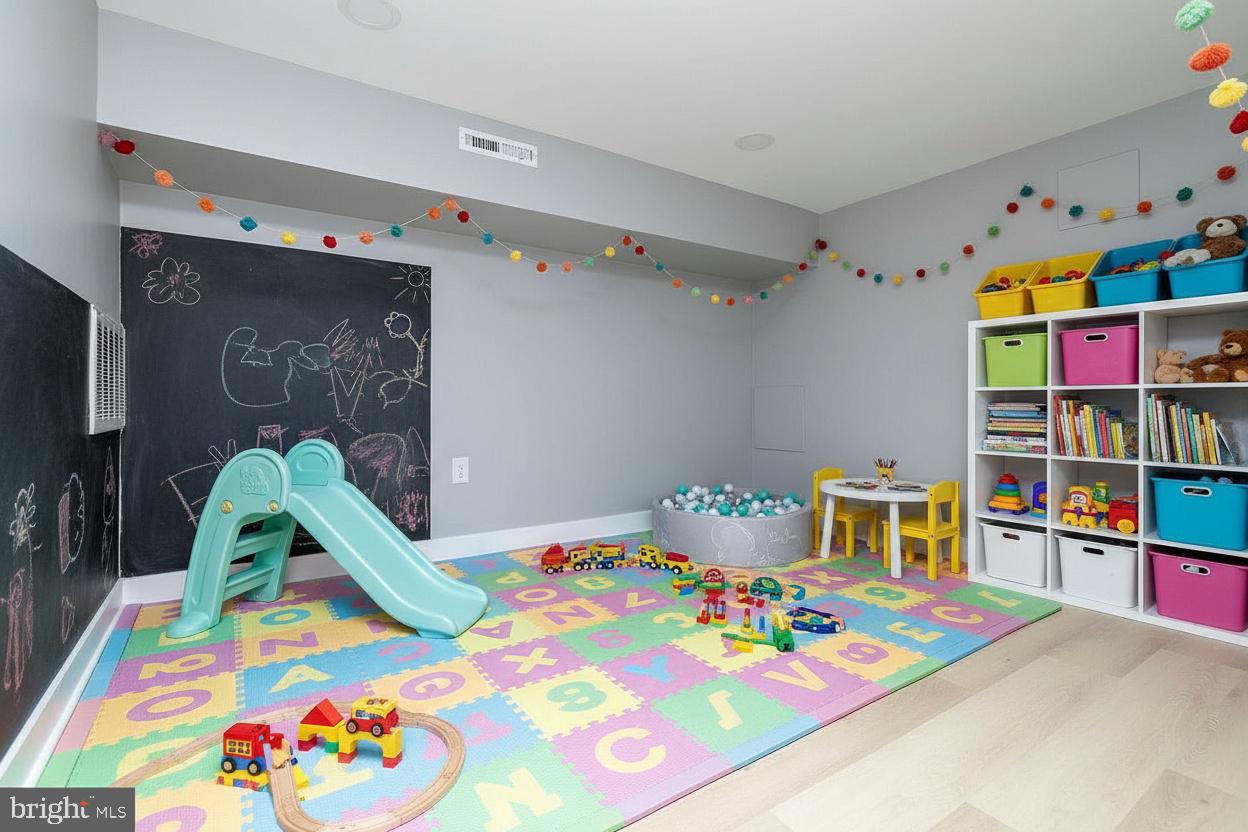 1725 W THOMPSON STREET