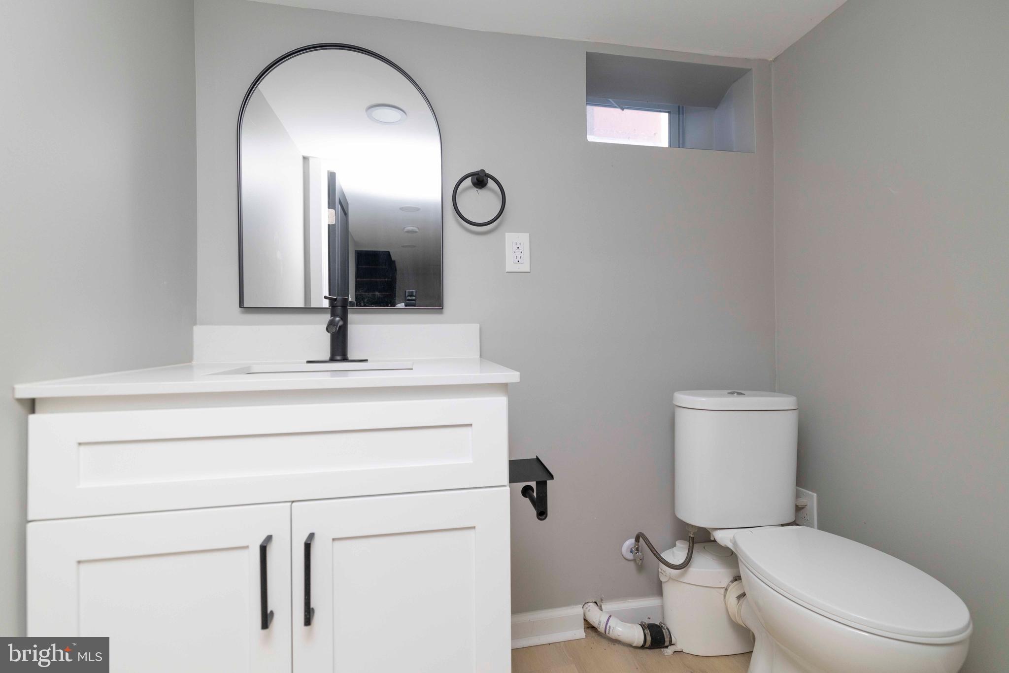 1725 W THOMPSON STREET