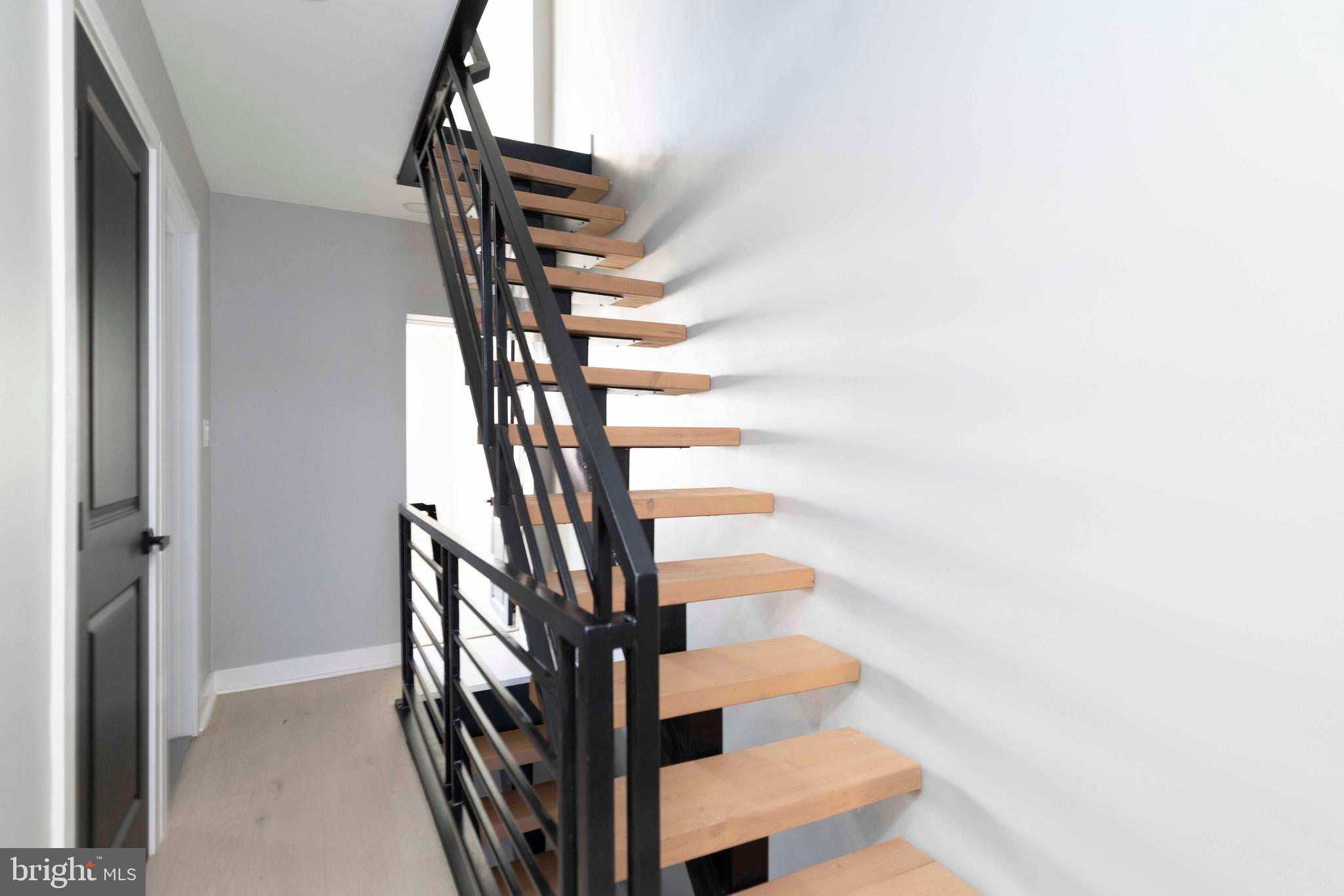 1725 W THOMPSON STREET