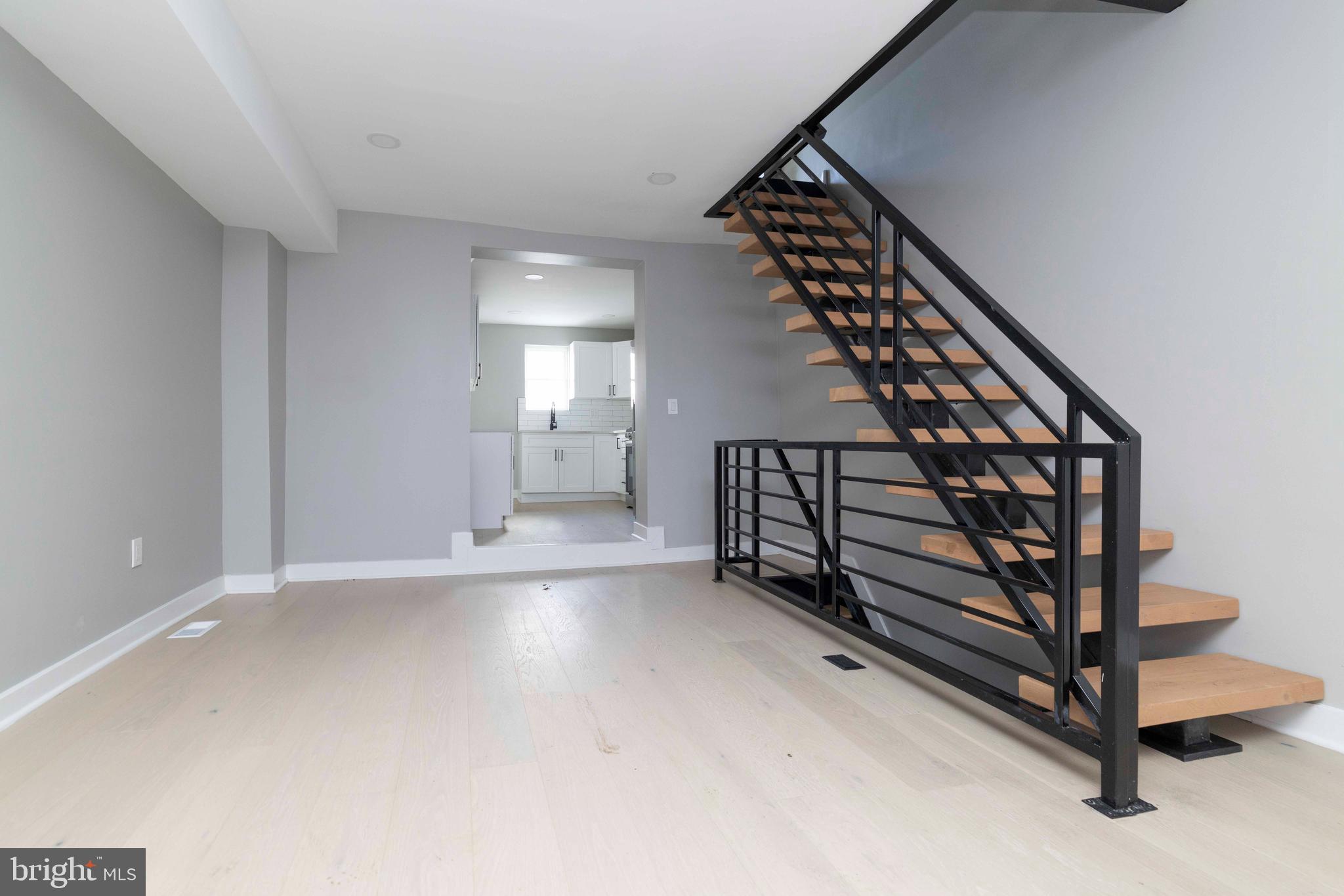 1725 W THOMPSON STREET