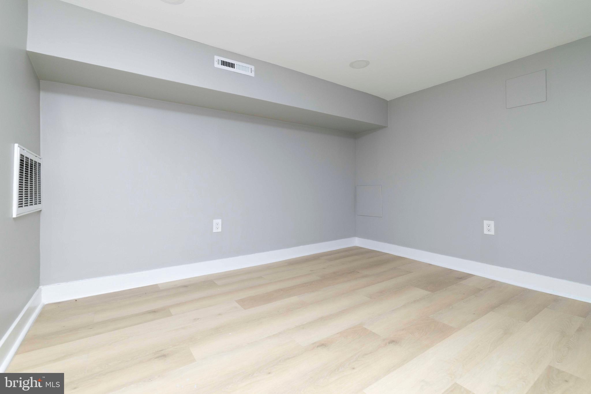 1725 W THOMPSON STREET